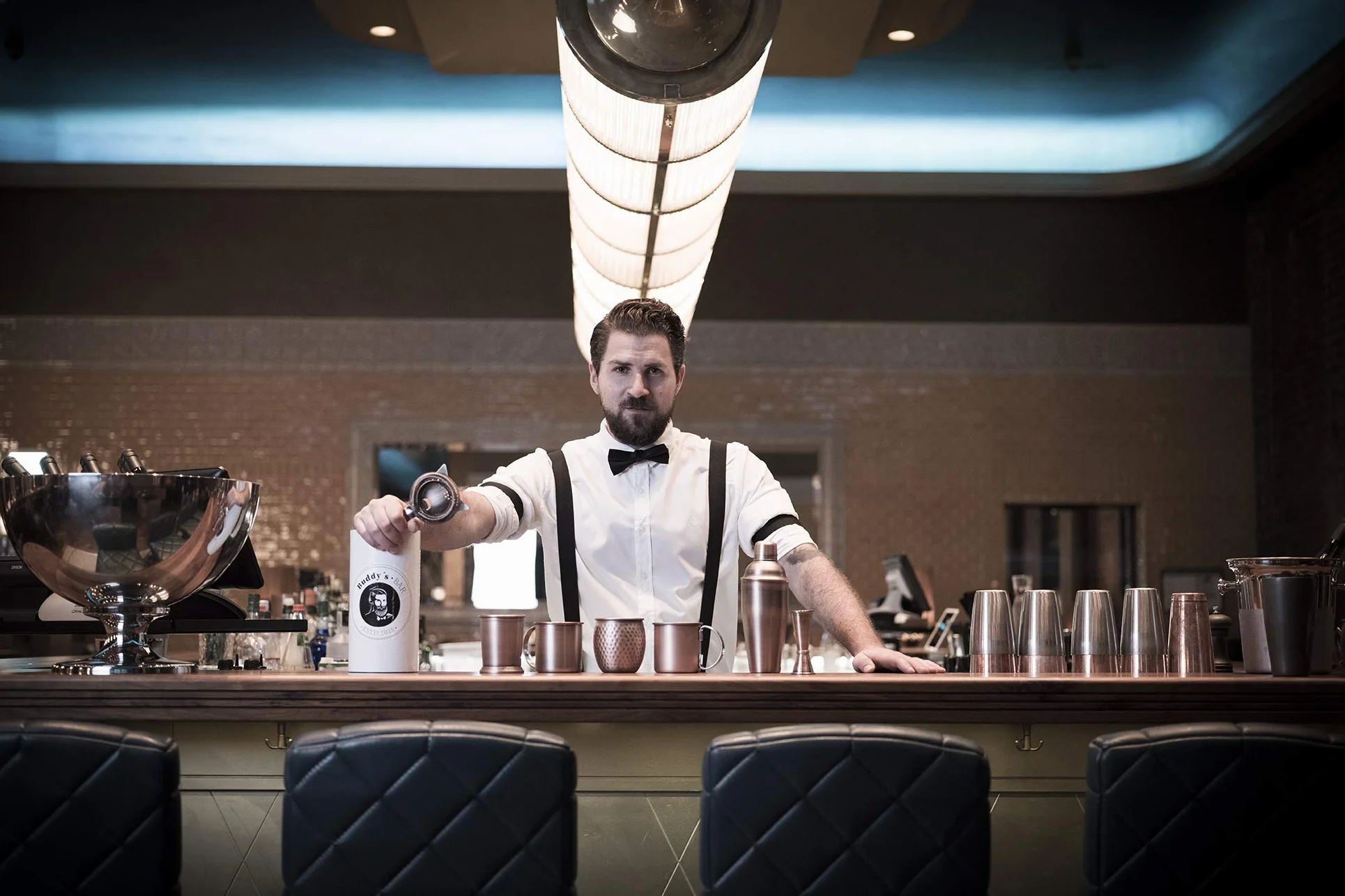 Buddy's Bar - kubek Moscow Mule, 500 ml, wysokiej jakości kubek ze stali nierdzewnej, bezpieczny dla żywności, efekt młotkowania, kubek koktajlowy w zestawie z pudełkiem upominkowym, młotkowany, polerowana miedź, zestaw 4 szt.