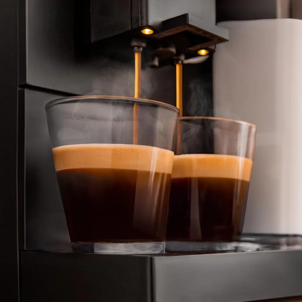 Cecotec Ręczny ekspres do kawy i Cappuccino Cremmaet Compactccino Connected. 30 odmian, zbiornik na mleko 400 ml, zbiornik na wodę 1,1 l, ekran TFT, Wi-Fi, pompa 19 bar, termoblok