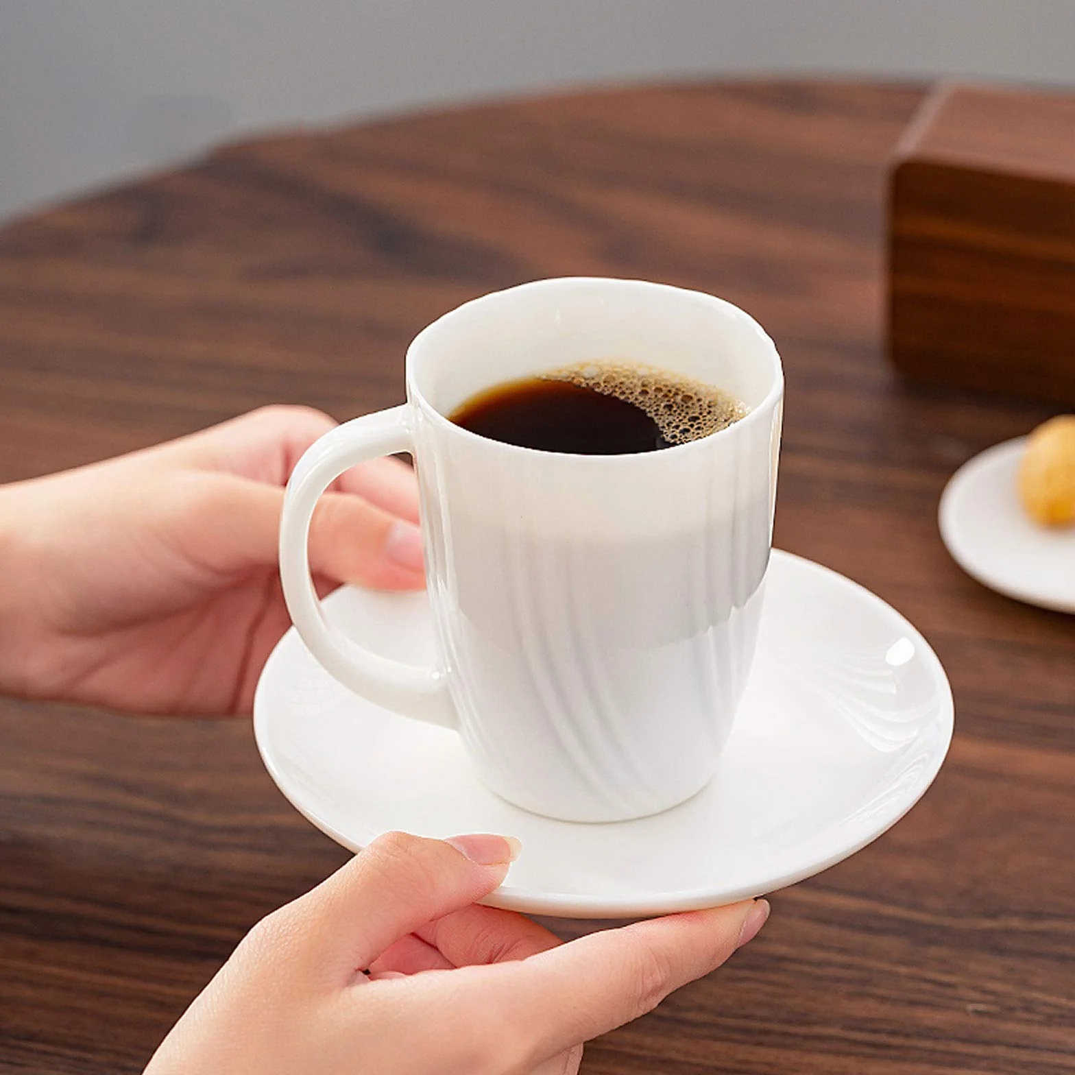 zxb-shop Ceramiczny kubek antyczny biały porcelanowy kubki do kawy i spodek 24 ml zestaw kubków do kawy ceramiczne kubki do kawy prezent idealny na napoje, gorącą czekoladę i herbatę kubek