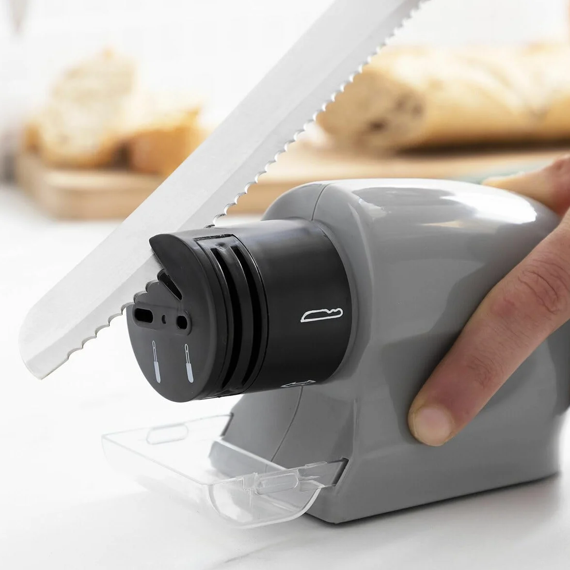 InnovaGoods® Elektryczny wielofunkcyjny ostrzak 6 w 1 ESharp, szybko i łatwo ostrzy Twoje noże i narzędzia, posiada 6 wymiennych głowic, idealny do użytku domowego i warsztatowego.