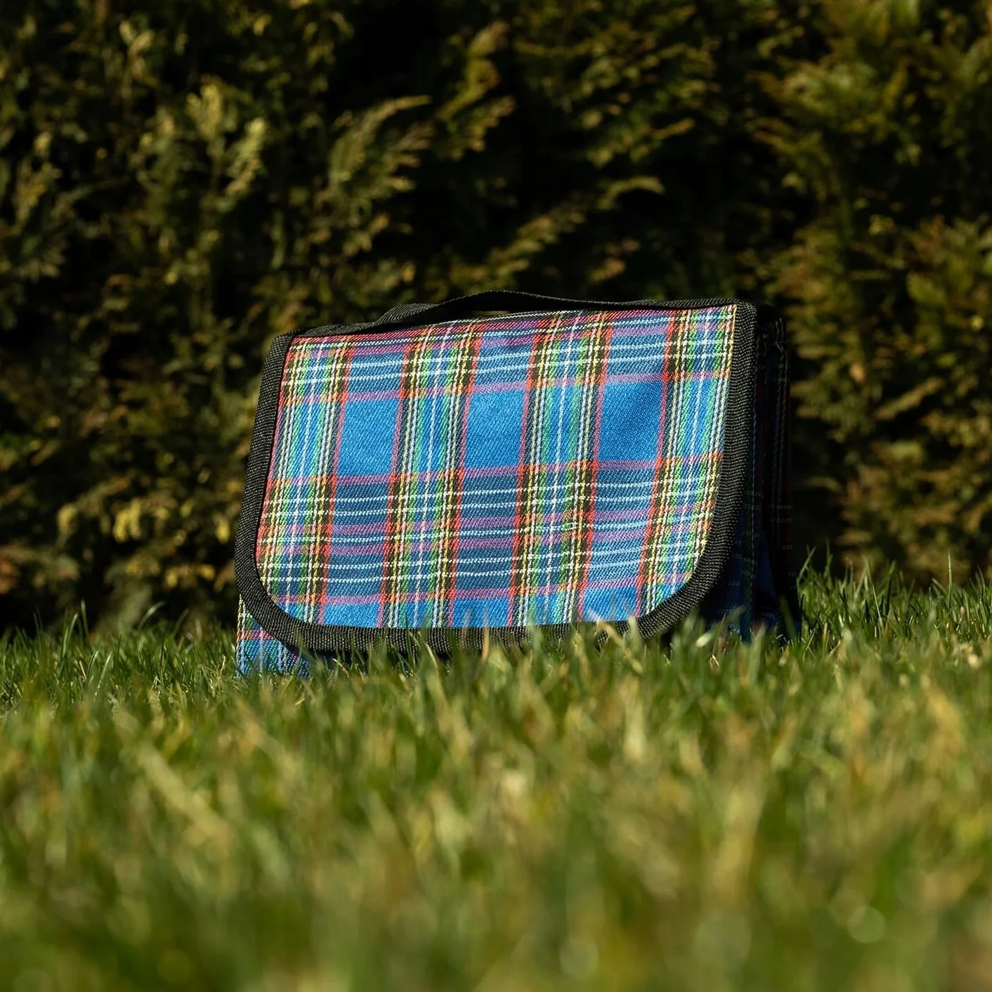 ISO TRADE Mat • Wodoodporna • Niebieska • PPE • for Family Picnic or Outdoor Grill • 145 x 180 cm • 500 g • Replaces a Blanket • Looks Like a Small Bag • #2450 Torby, Wielobarwny, Wyjątkowy