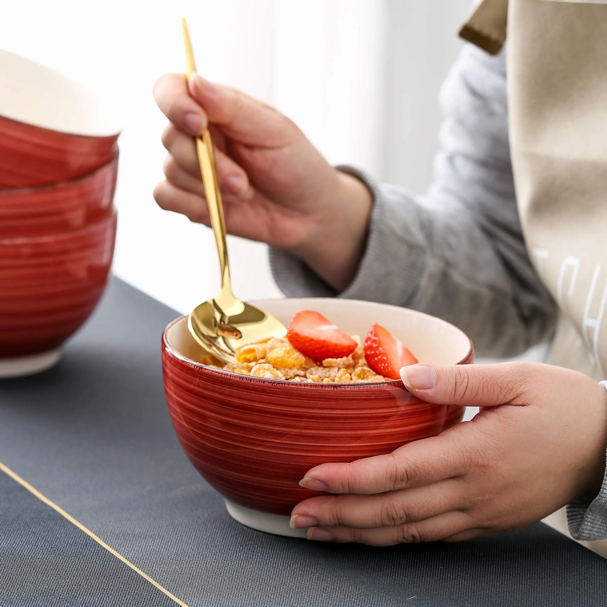 vancasso Bella Ręcznie malowana miska w stylu rustykalnym o średnicy 14 cm i pojemności 750 ml, duża miska na płatki śniadaniowe, ramen, zupę, owoce, makaron, w stylu rustykalnym, czerwona, zestaw 4 szt.