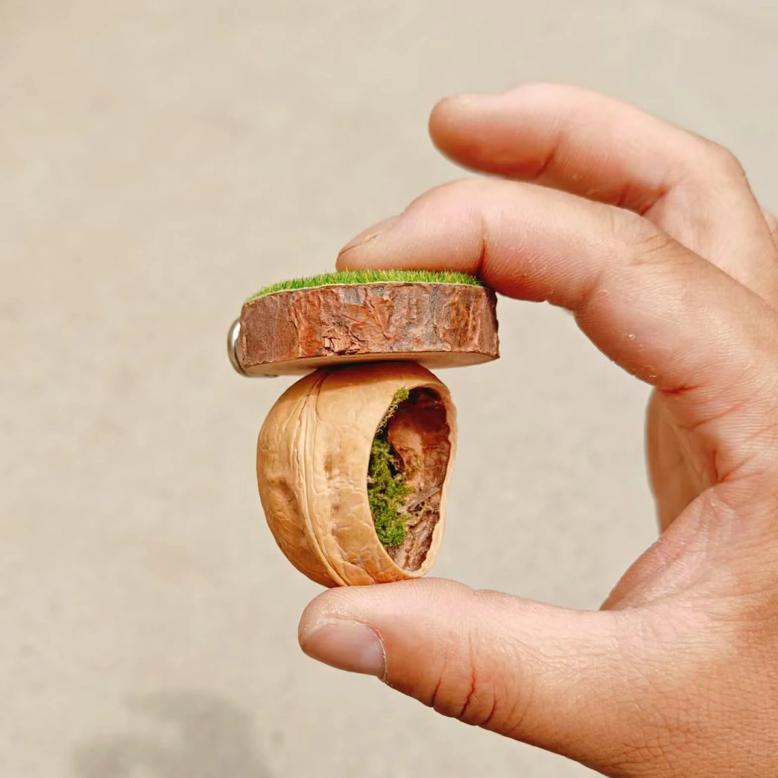 Spider Hiding Shelter, Magnetic Habitat Cave, Handmade Climbing Accessory, 1.57x2.36 inches, Naturalistic Terrarium Decor, Secure Mount Enclosure, for Tarantula Cage Reptile Small
