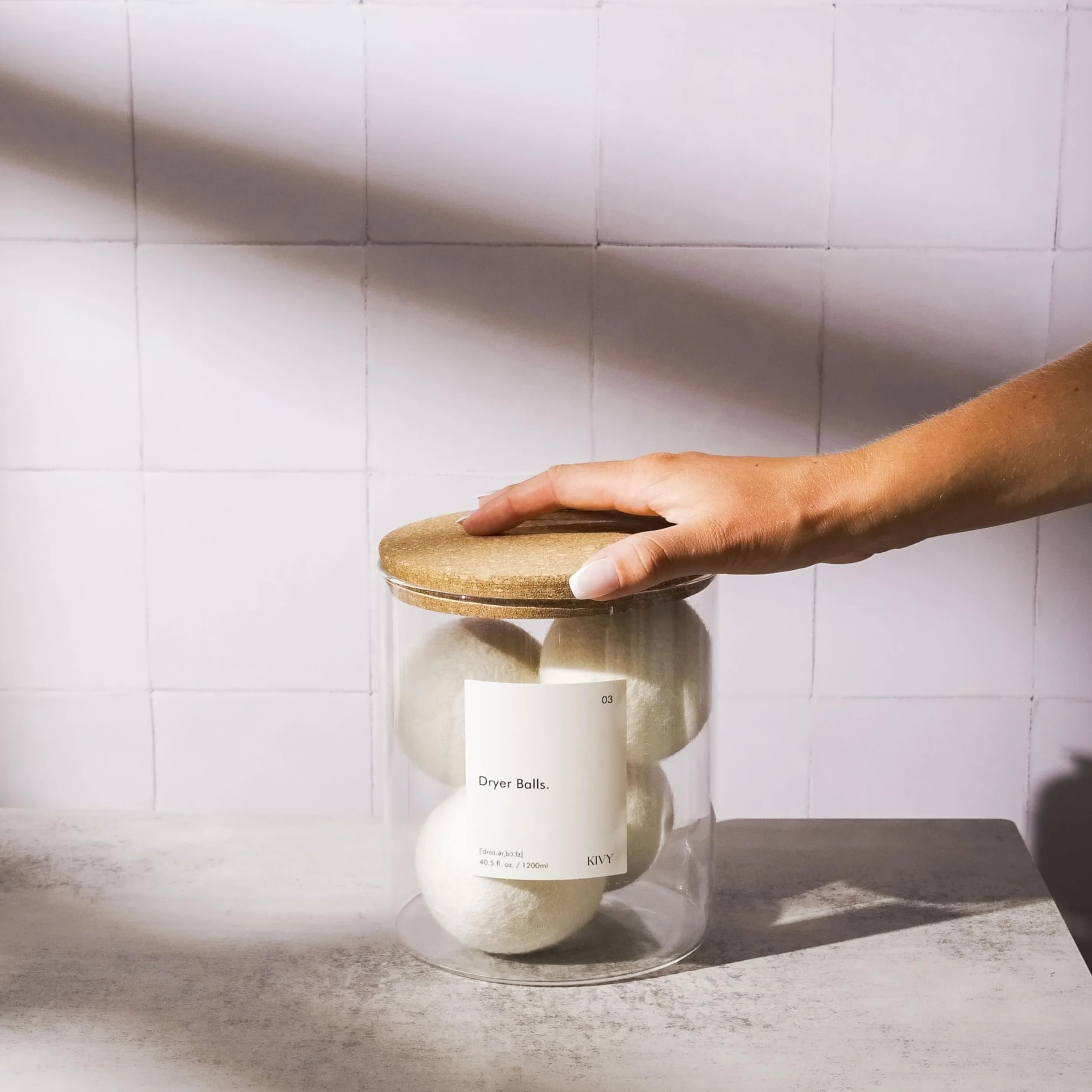 KIVY Dozownik detergentu do prania szklany słoik + etykiety [2 x 1,814.4 g] Organizacja i przechowywanie pralni - Pojemnik na kapsułki na pranie - Uchwyt na detergent do prania - Pojemnik na proszek