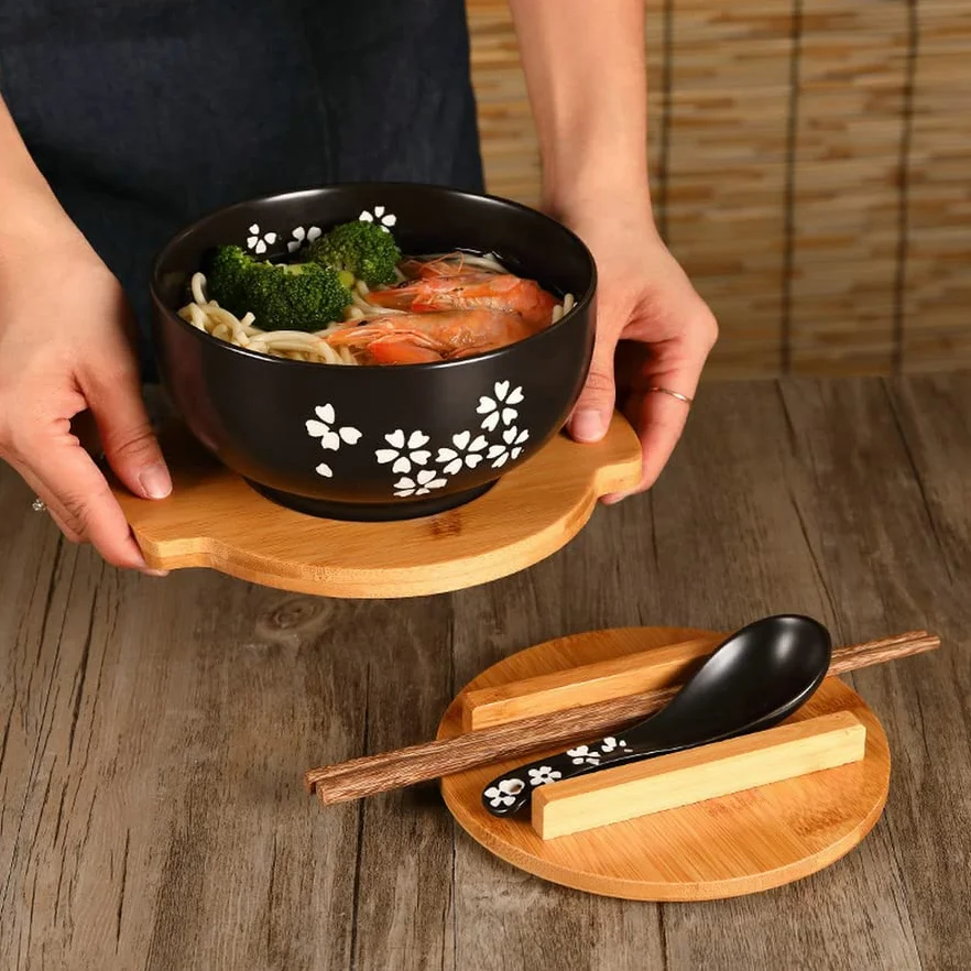 1 zestaw misek na makaron ryżowy w japońskim stylu z pokrywką łyżką i pałeczką kuchenna zastawa stołowa ceramiczna miska do zupy sałatkowej, pojemnik na żywność (5 szt./zestaw - czarny)