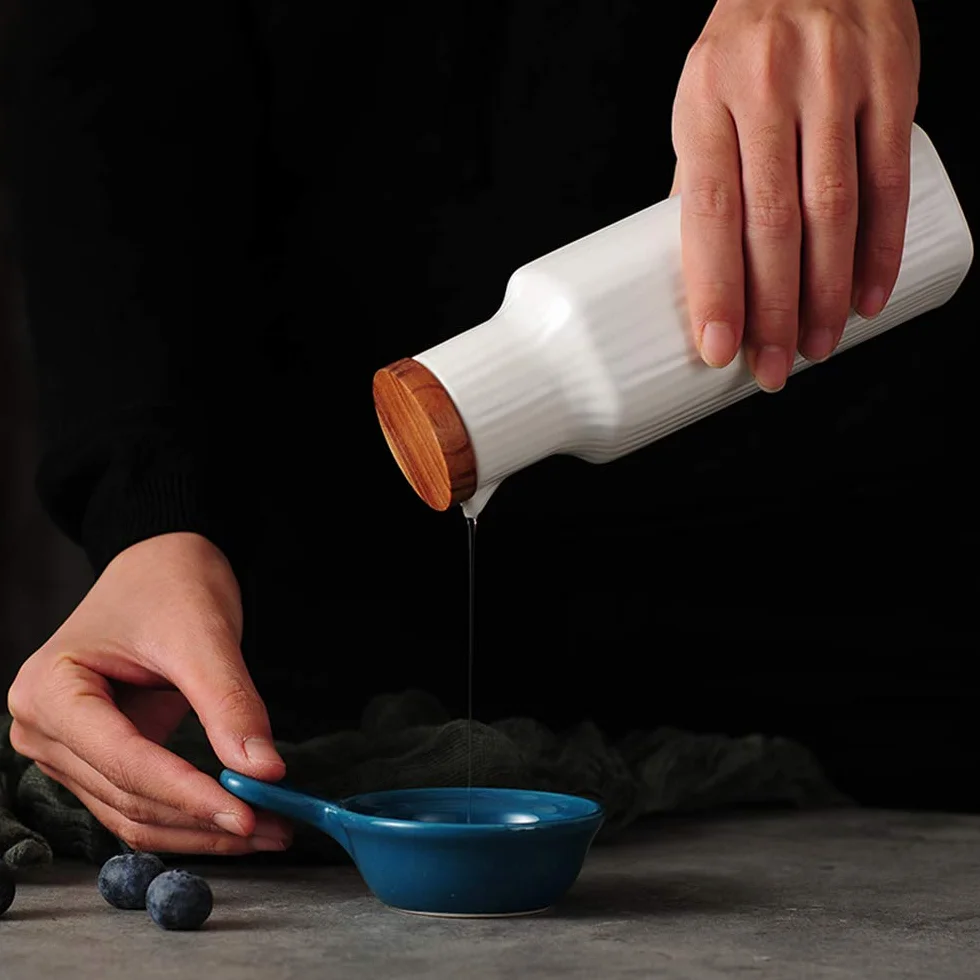 Ceramiczny dozownik oleju 300 ml, butelka oleju bez kapania, dozownik oliwy z oliwek, pojemnik na przyprawy z pokrywką