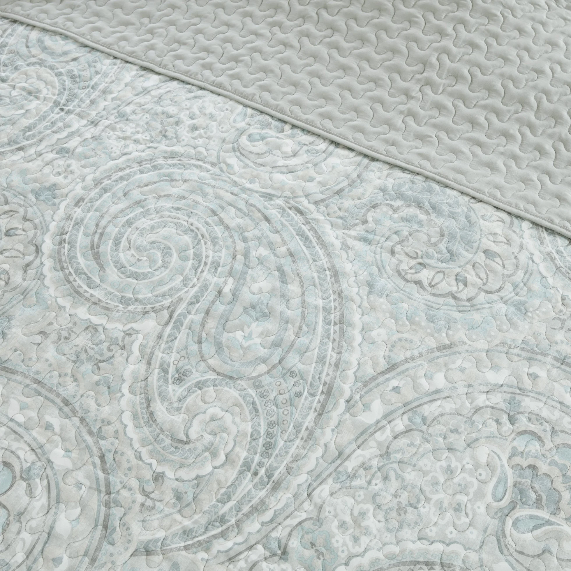 Comfort Spaces Zestaw kołder - modna letnia poszewka Paisley, przytulna narzuta, lekka całoroczna warstwa pościeli na zimę, pasujące szamy, King/Cal King, Kashmir Paisley Blue