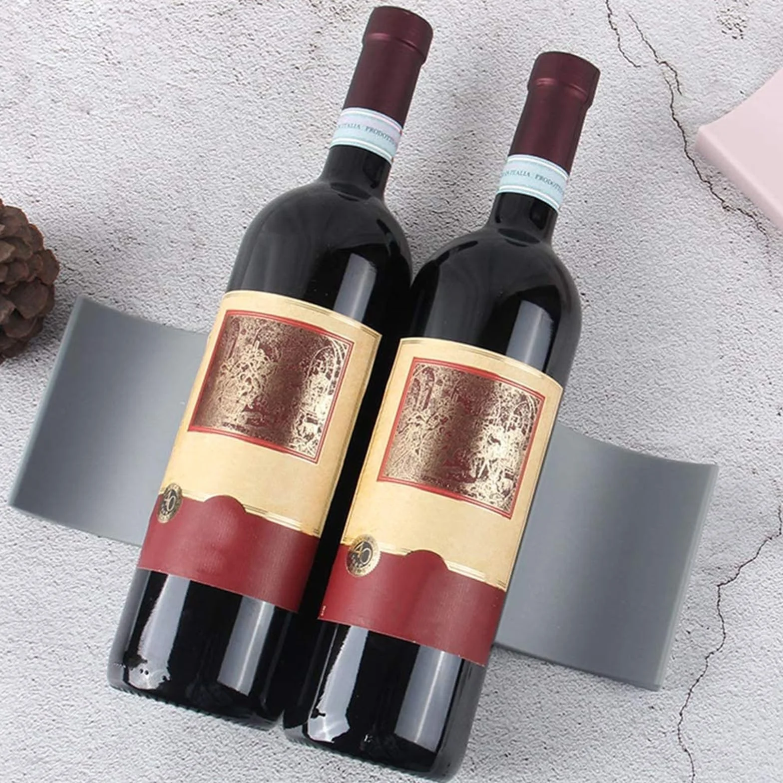 2 sztuki stojak na wino lodówka, stojak na wino antypoślizgowy i układany w stosy butelka na napoje, organizer na butelki idealny do przechowywania wina, puszek piwa, napojów itp. na stołach