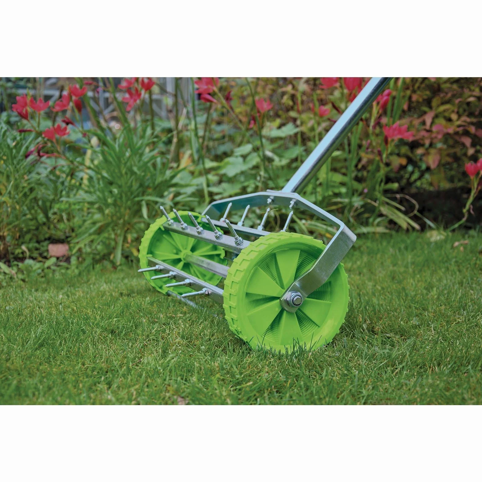 Draper Napowietrzacz do trawnika z bębnem kolczastym 450 mm - 83983 - do napowietrzania trawy ogrodowej z zębami 33 mm