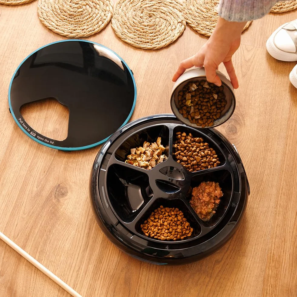 Cecotec Pumba 1600 Purrfect Meal Automatyczne Karmidło 1,6L 4 Sekcje LED Timer Dyktafon