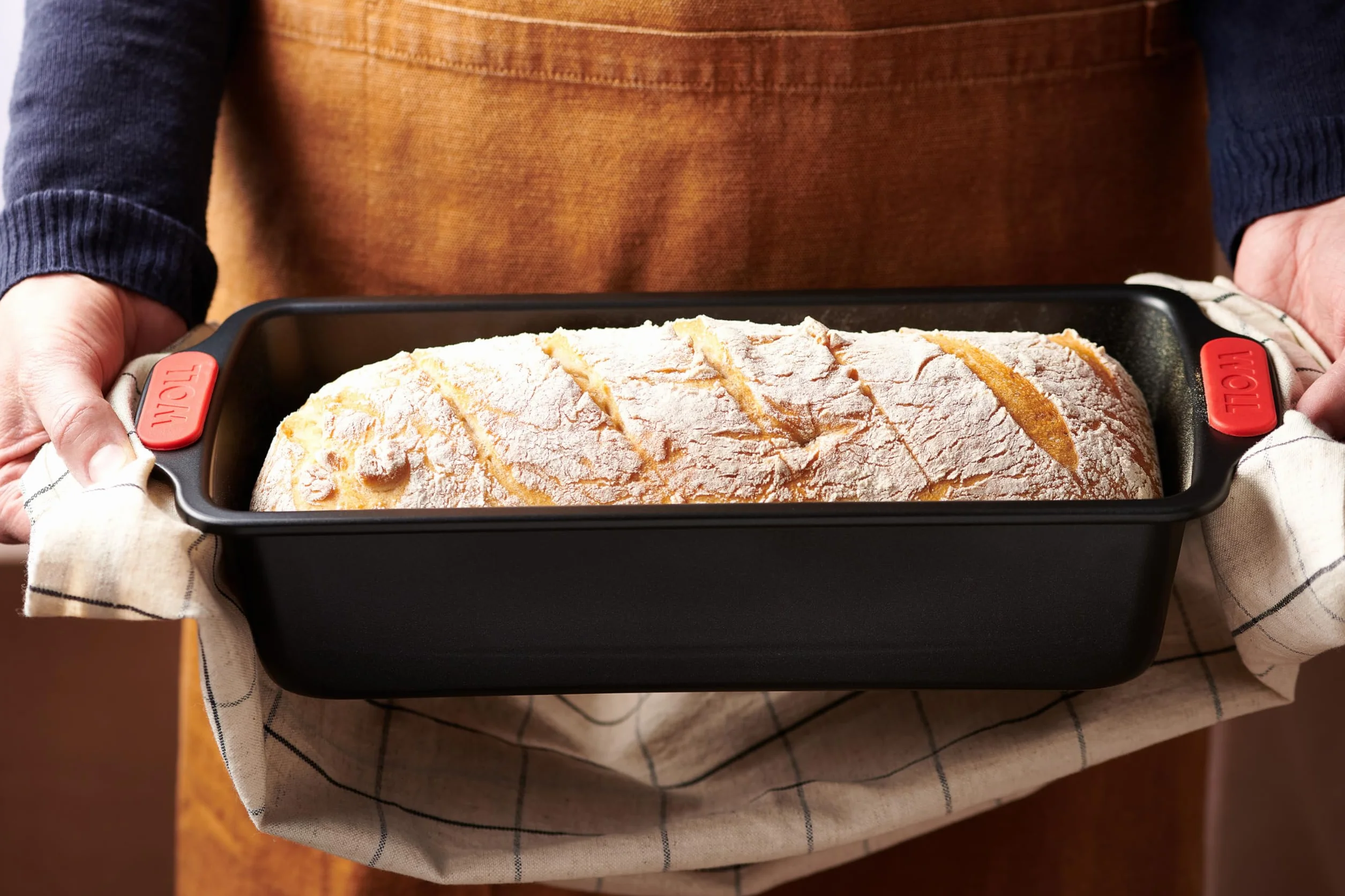 Woll Bakeware forma skrzynkowa 30 cm, z odpornymi na wysokie temperatury uchwytami silikonowymi do 230°C, bez PFAS, dwuwarstwowa powłoka nieprzywierająca, stal aluminiowana, czarna