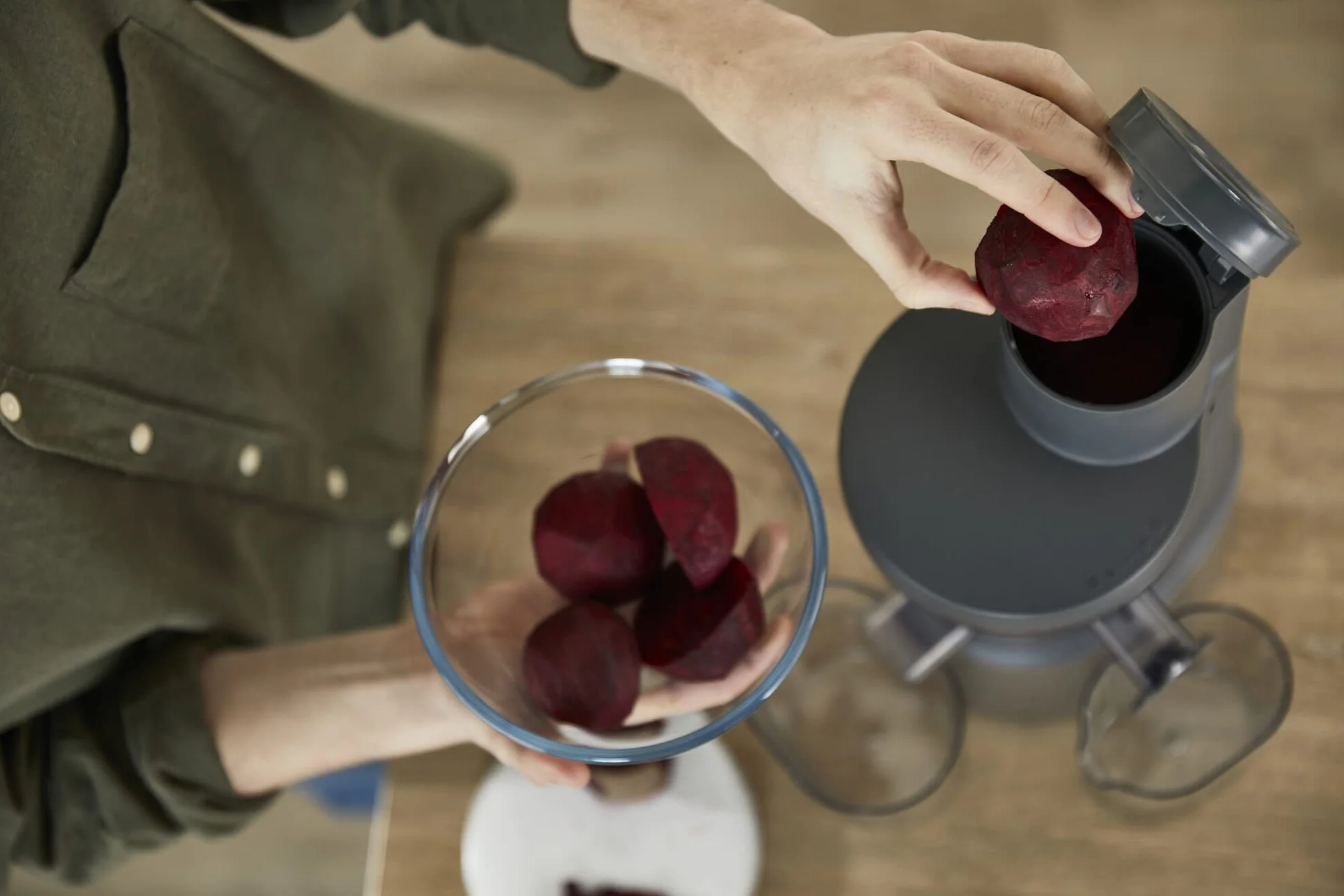 Kenwood PureJuice JMP85.00SI, wyciskarka wolnoobrotowa, dwie tuby XL na całe owoce, niskie obroty dla zachowania wartości odżywczych z przetwarzanych składników, 230 W, srebrny