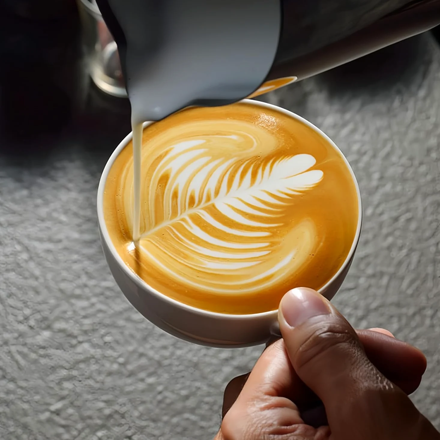 Dzbanek na mleko ze stali nierdzewnej, dzbanek do spieniania mleka, stal nierdzewna, 350 ml, z miarką i rysikiem do latte Art Pen + puszka do posypywania + 16 szablonów z motywami do cappuccino