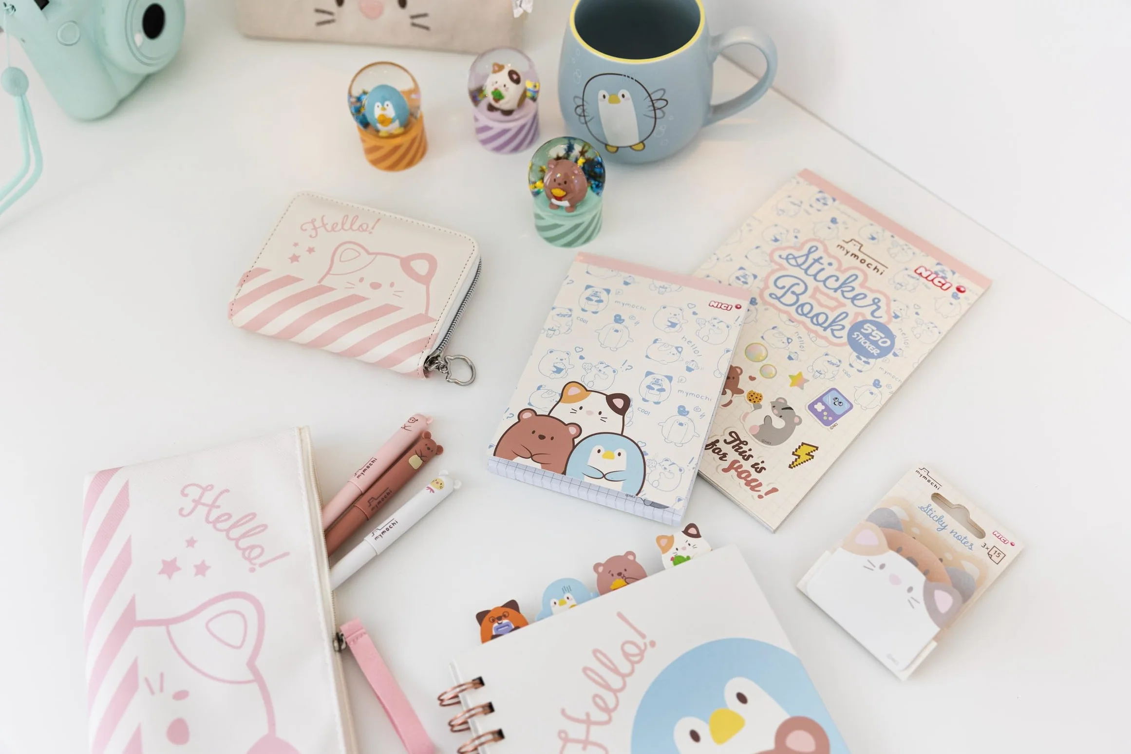 NICI 61825 mymochi kula śnieżna brokatowa do wstrząsania, kula z misiem Nomo, akcesoria dekoracyjne w stylu kawaii, szklana kula, pomysł na prezent dla przyjaciół, 6,5 cm, zielony