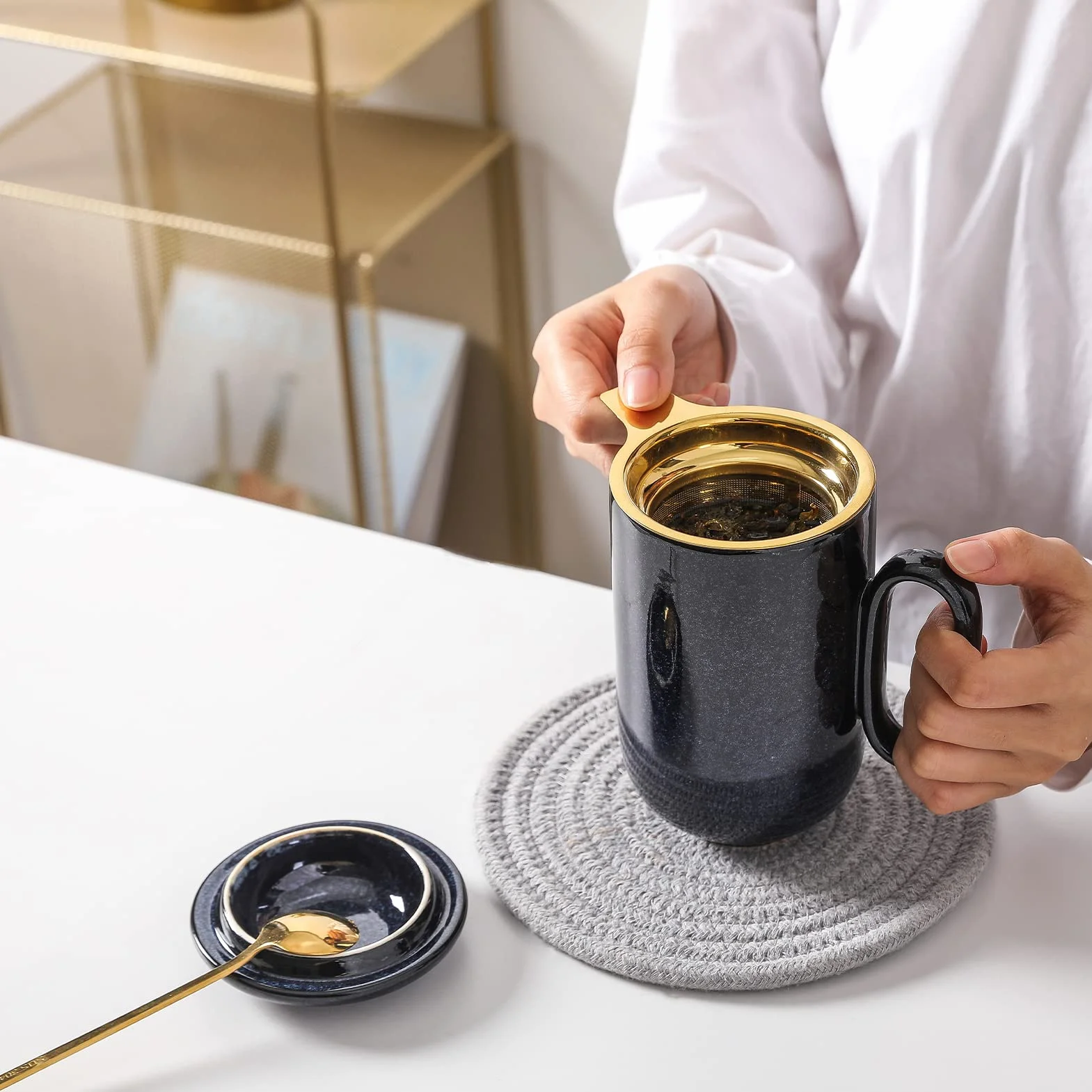 Ceramiczny zaparzacz do herbaty - VICRAYS duży 473 ml gorący luźny uchwyt zaparzacz filiżanka z zaparzaczem do liści łyżka pokrywka - niebieski wysoki glazurowany sitko kubek do kawy bezpieczny w