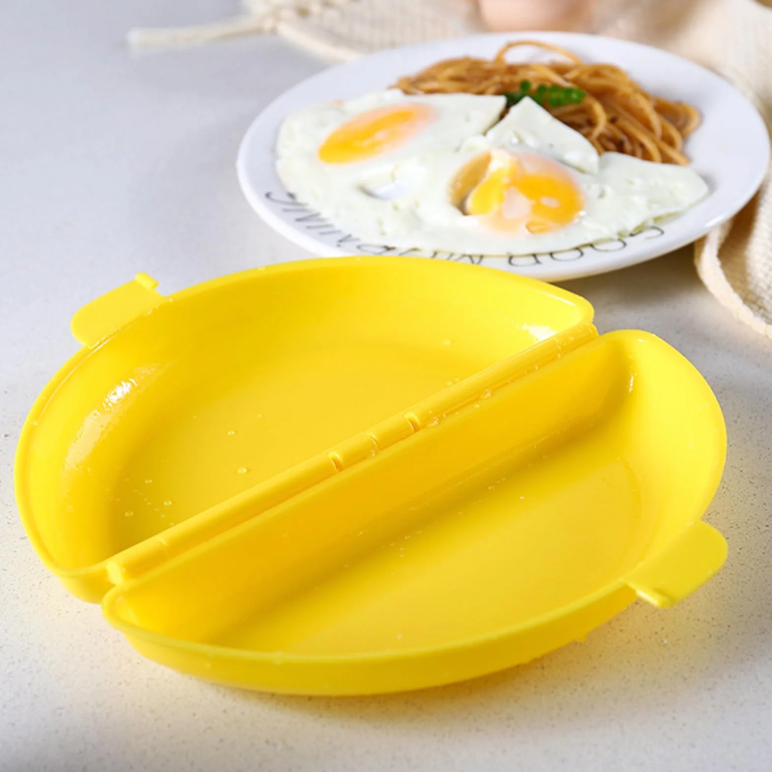 Microwave Egg Cooker - Portable Omelette Pan with Lid | Steam Eggs Quickly for Breakfast, Kitchen Gadget for Microwaves Ovens, Easy Egg Poacher, Fast and Healthy Meals, Compact and Convenient