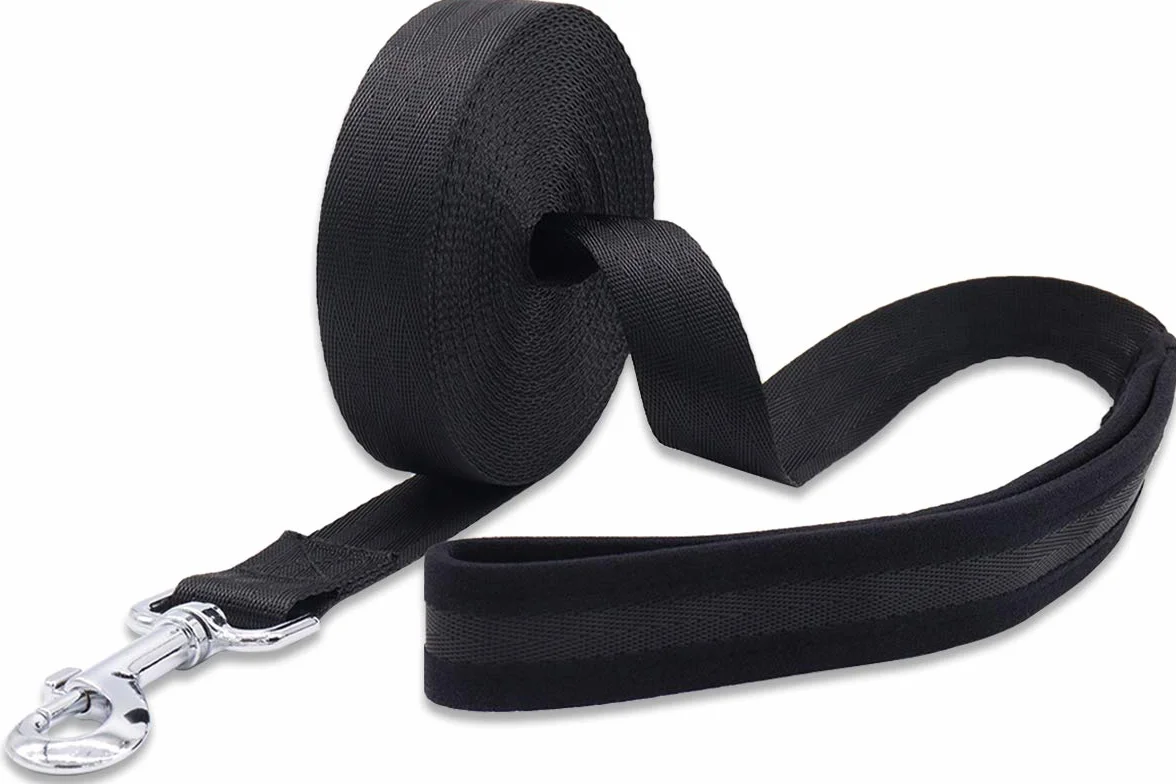 Smycz treningowa dla psa 15 m nylon metalowa klamra wyściełany uchwyt czarna
