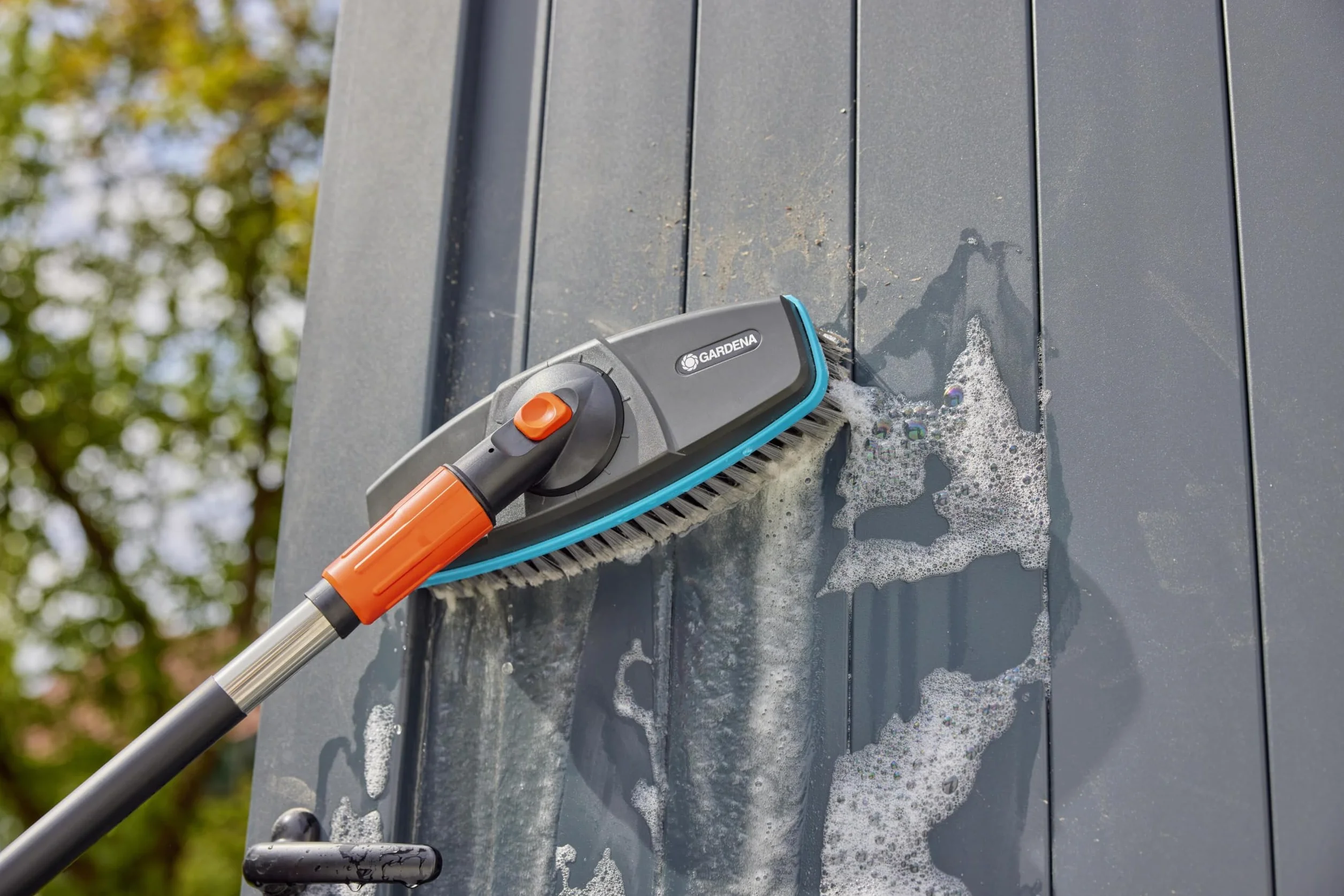 Gardena Szczotka do trzonka Cleansystem soft: do czyszczenia delikatnych powierzchni, miękkie włosie, obrotowa, do połączenia z trzonkiem Cleansystem, do większych powierzchni (18810-20)