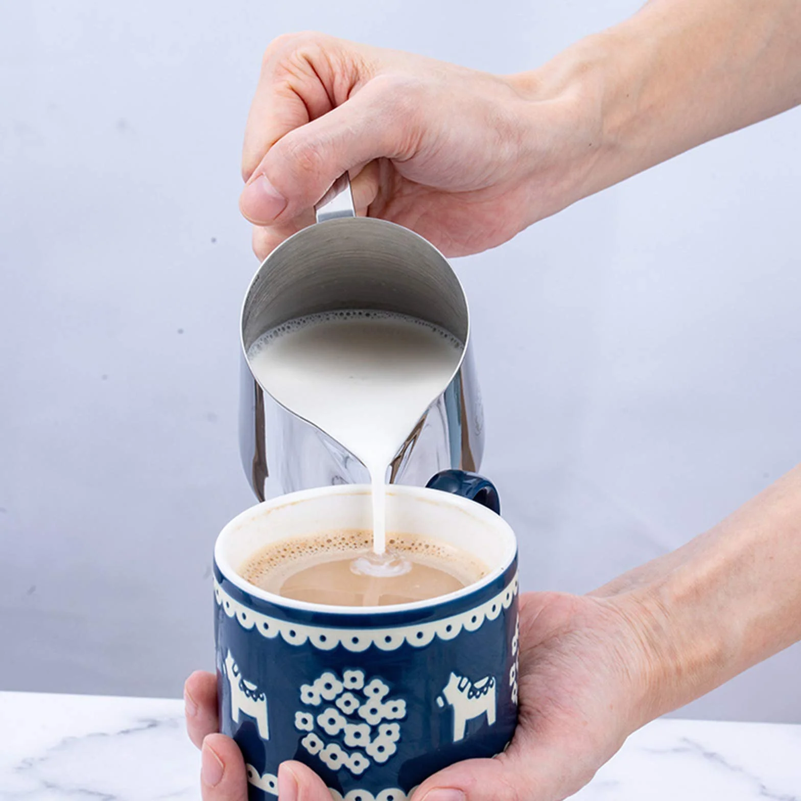 Dzbanek na mleko ze stali nierdzewnej, 350 ml, z pomiarem Mark i Latte Art, srebrny, mały dzbanek do spieniacza do mleka Barista dzbanek do spieniania espresso cappuccino