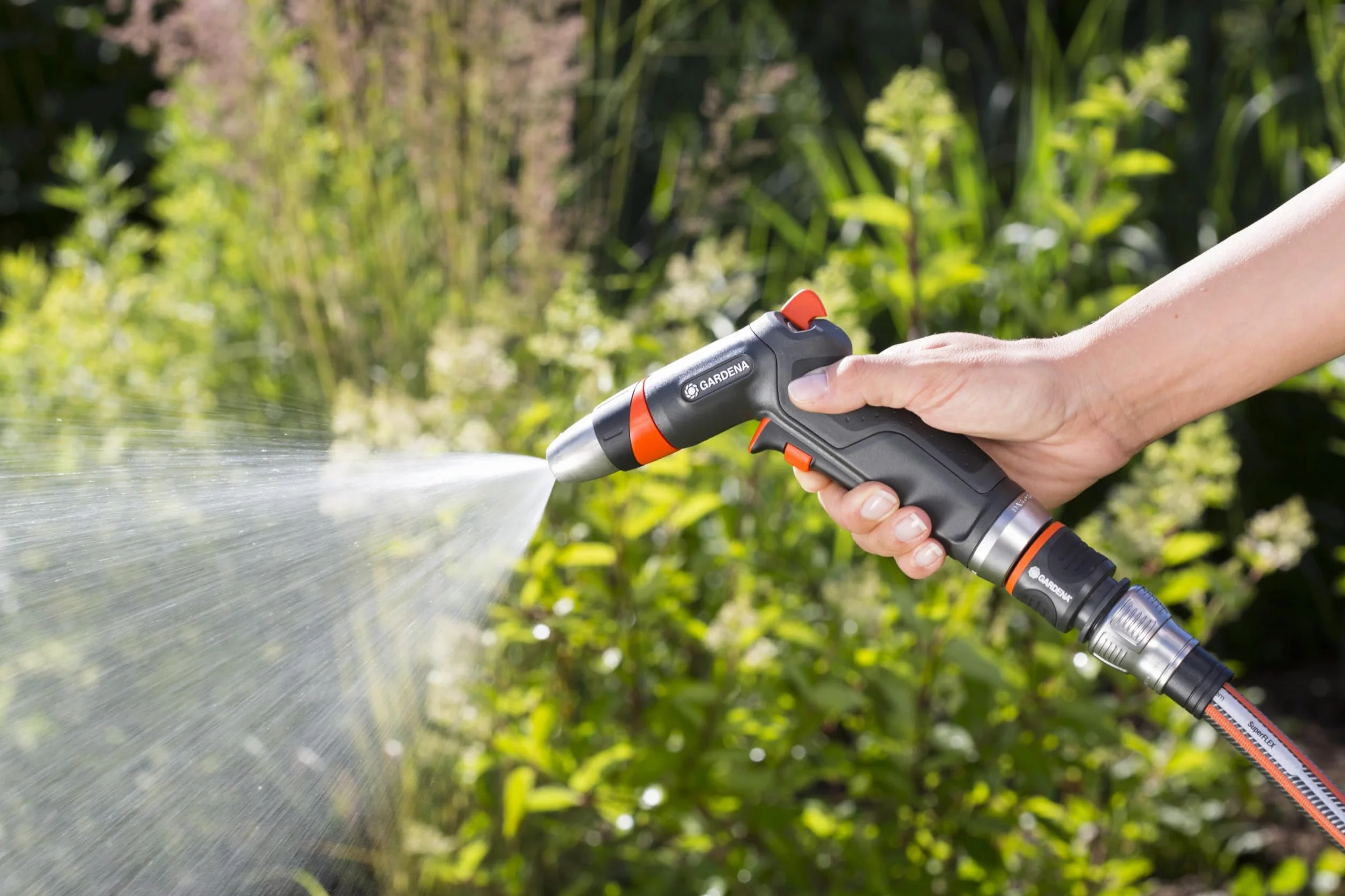 Gardena zestaw podstawowy Premium: zestaw przyłączeniowy z pistoletem zraszającym, z przyłączami do węży 13 mm (1/2") i 15 mm (5/8”) (18298-20)