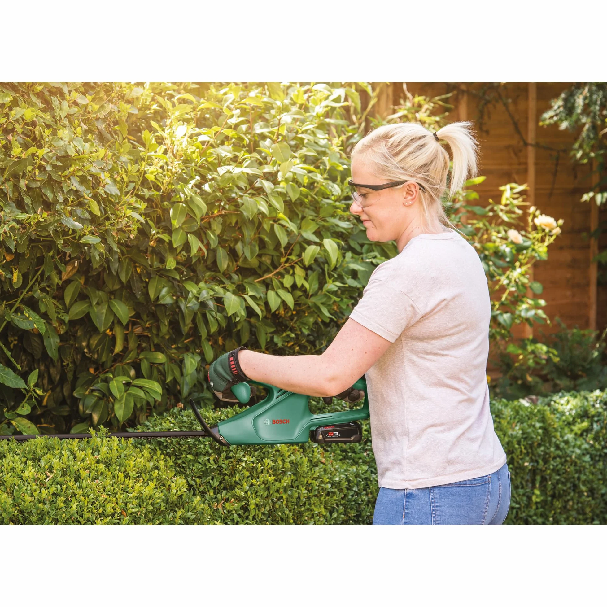 Bosch Home And Garden Akumulatorowe Nożyce do Żywopłotu, EasyHedgeCut 18-45, bez Akumulatora, System 18 V, Długość Ostrza 45 cm, w Opakowaniu Kartonowym