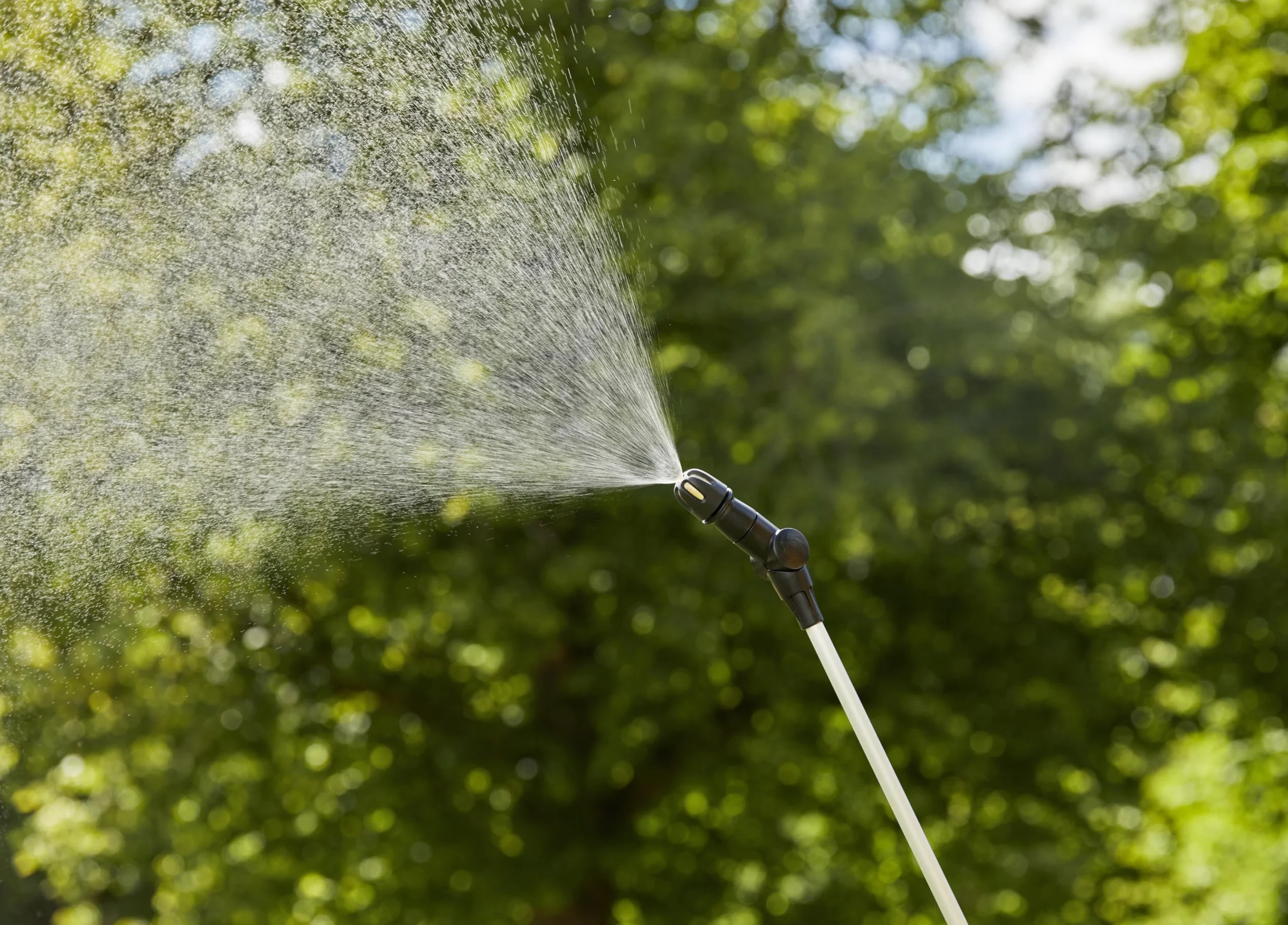 Gardena opryskiwacz ciśnieniowy 5 l EasyPump: Akum. opryskiwacz ciśnieniowy ze stopniem, lancą teleskopową z funkcją blokady, paskiem do noszenia i ochroną dyszy (11136-20)