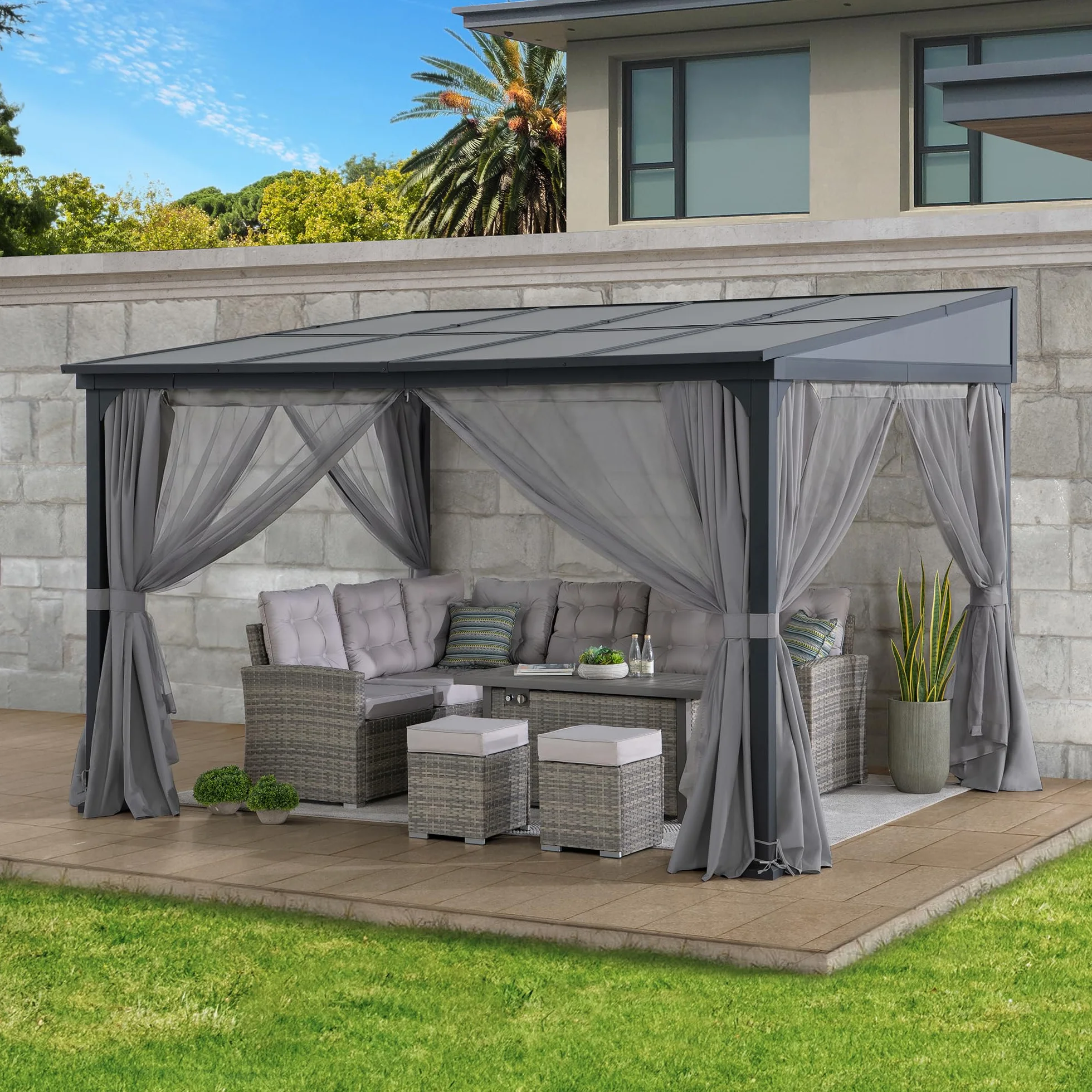 SUNJOY Pawilon Przyścienny 3 x 3,6 m z Zasłonami i Moskitiery, Grubsze Słupy 8 cm, Metalowa Konstrukcja, Wodoodporny Dach z Poliwęglanu, Pergola do Ogrodu, Tarasu i Werandy