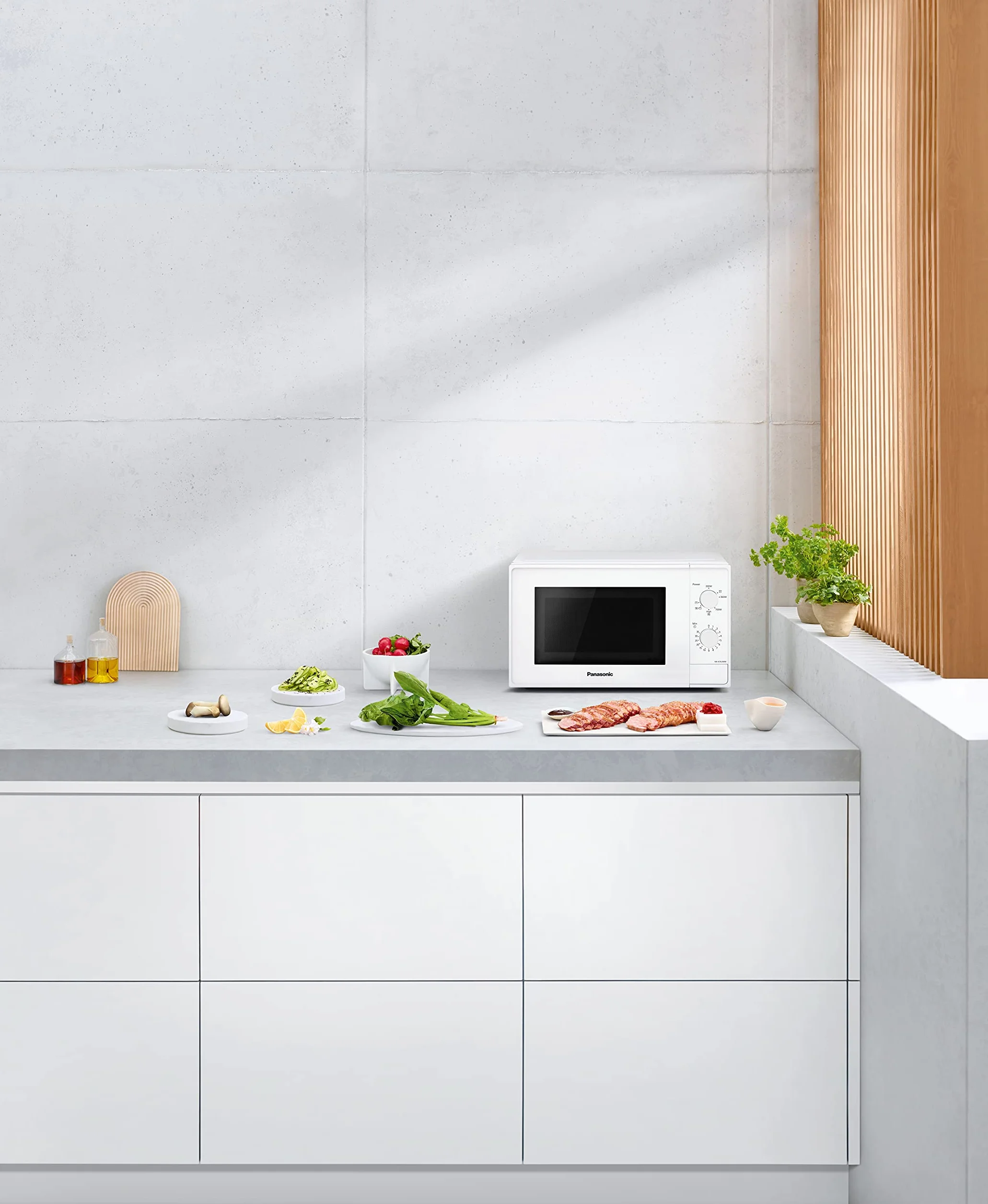 Panasonic NN-K10 kuchenka mikrofalowa z grillem (20l, 800W mocy mikrofal, 5 ustawień mocy, grill kwarcowy 1000W, ruszt okrągły, łatwa obsługa), biała