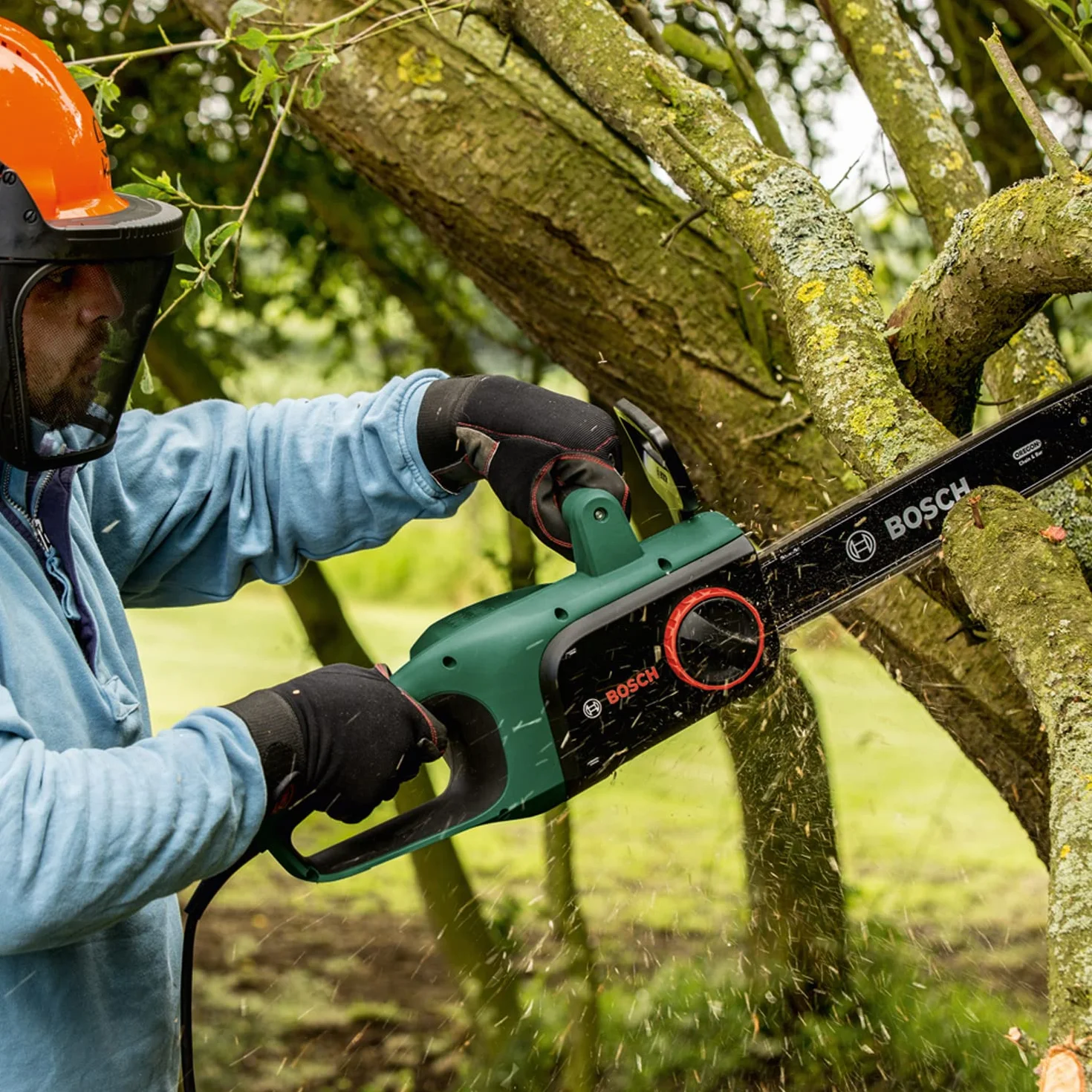 Bosch Home and Garden Piła łańcuchowa UniversalChain 35 (1 800 W, niewielka waga: 4,2 kg, prędkość łańcucha: 12m/s, opakowanie kartonowe), Zielona