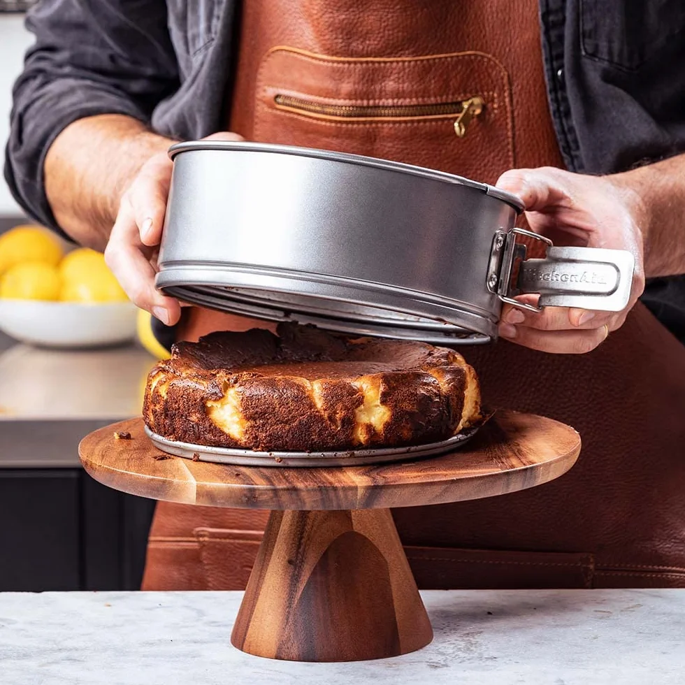 KitchenAid 2-częściowy zestaw form do pieczenia ze stali aluminiowanej, 20 cm i 24 cm, nieprzywierająca powłoka bez PFAS, nadaje się do piekarnika, mycia w zmywarce, kolor szary
