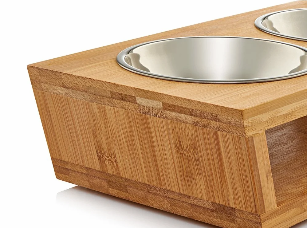 Podwyższony dozownik karmy dla kotów i małych psów z bambusa z 4 miskami ze stali nierdzewnej 2x350 ml 2x600 ml 10x35,5x18 cm
