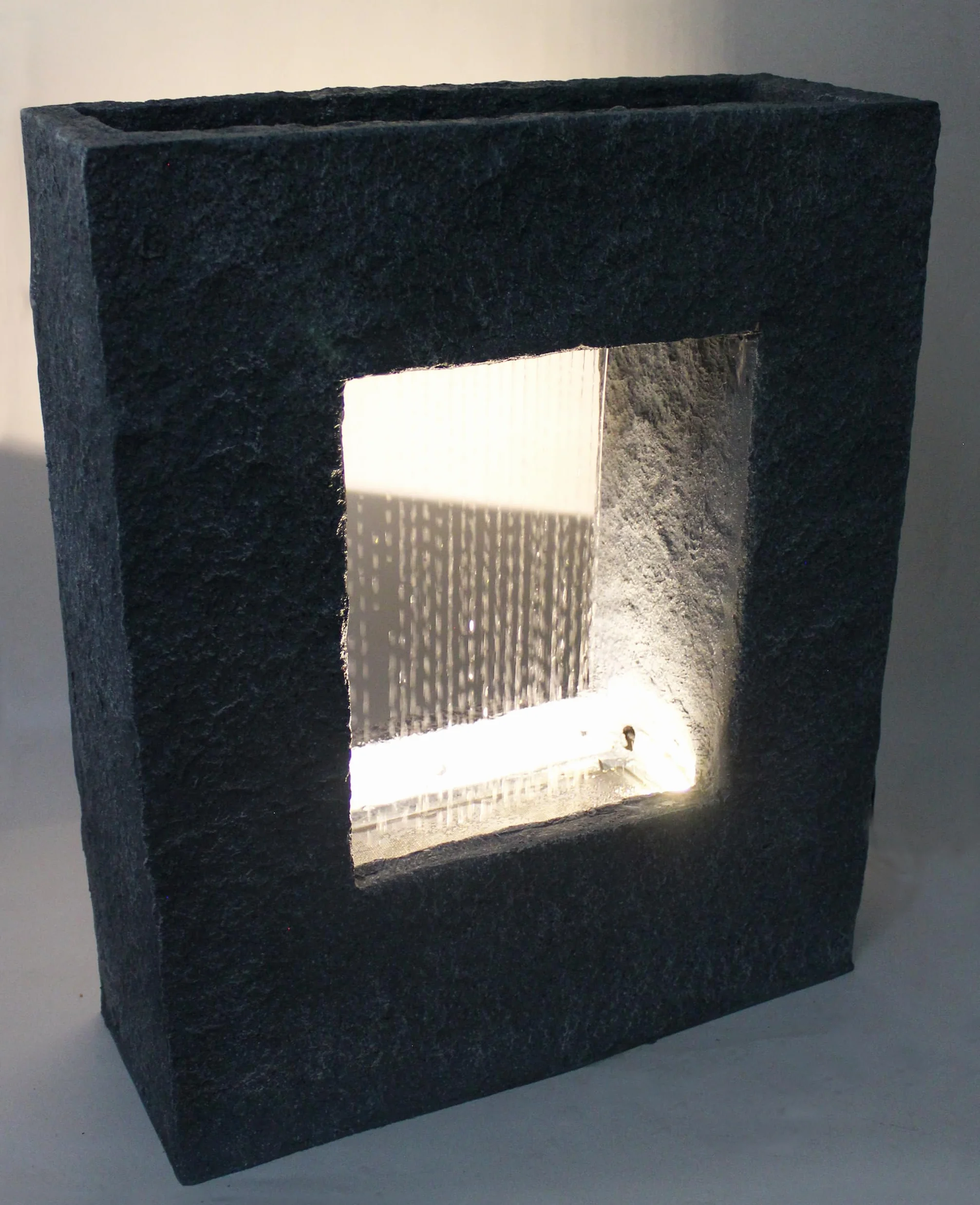 Fontanna ogrodowa z oświetleniem LED 65x53 cm fontanna pokojowa fontanna wygląd kamienia deszcz wodospad prostokątna ciepłobiała fontanna ogrodowa dekoracja ogrodowa