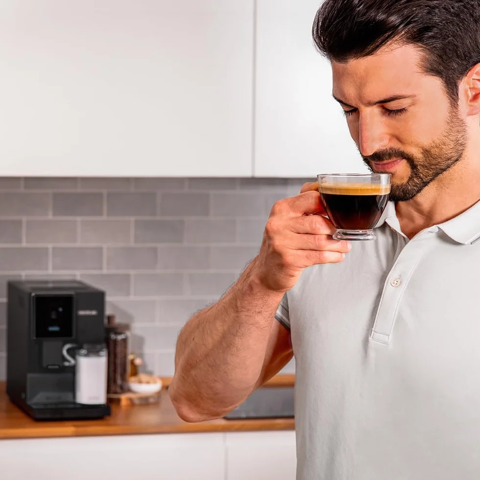 Cecotec Ręczny ekspres do kawy i Cappuccino Cremmaet Compactccino Connected. 30 odmian, zbiornik na mleko 400 ml, zbiornik na wodę 1,1 l, ekran TFT, Wi-Fi, pompa 19 bar, termoblok