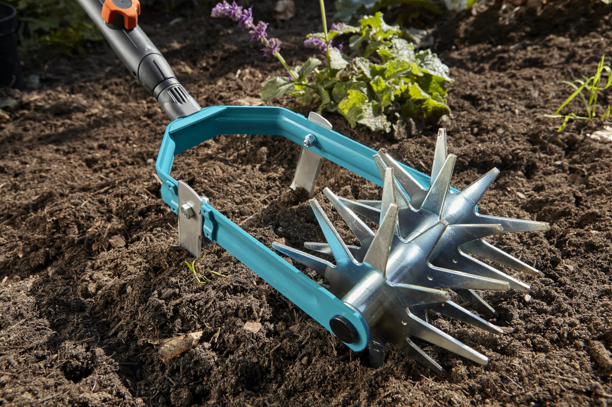 Gardena combisystem spulchniacz gwiazdkowy z nożem odchwaszczającym: spulchniacz ogrodowy, szerokość robocza 14 cm, z wysokiej jakości stali, powłoka z duroplastu, ocynkowane koła gwiazdkowe (3195-20)