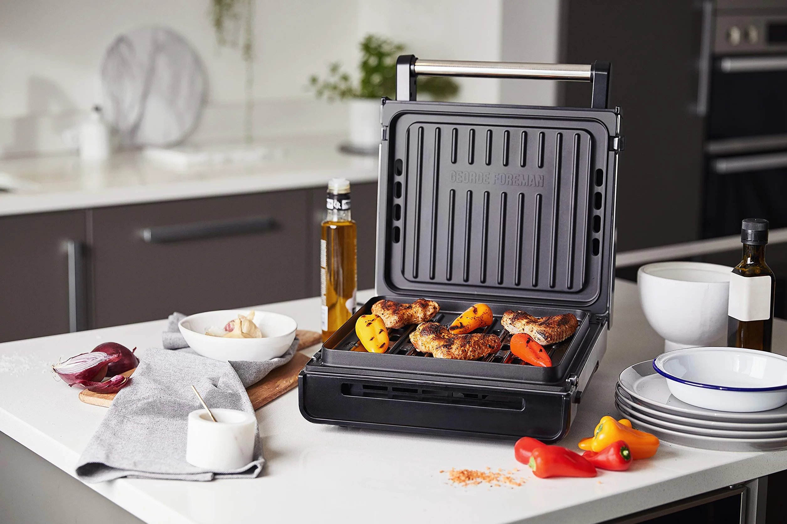 George Foreman grill elektryczny, bezdymny, kontaktowy, redukujący ilość tłuszczu, redukuje ilość dymu, płyta nieprzywierająca, moc 1500W, stalowy, srebrny, 28000-56
