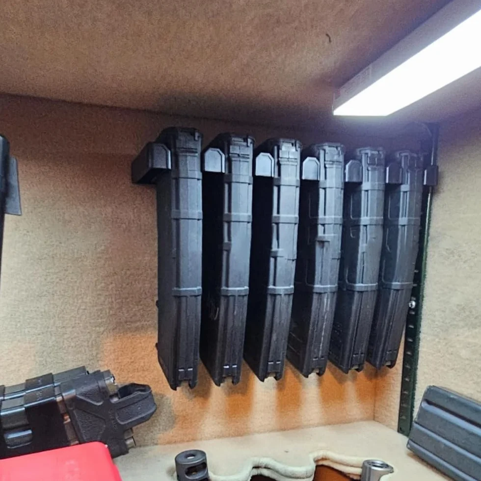 MiOYOOW PMAG Rack Wall Mount, AR Mag Holder, 6-Slot Mag Storage Rack uchwyt ścienny magnetyczny uchwyt na czasopisma na polowanie AR-15