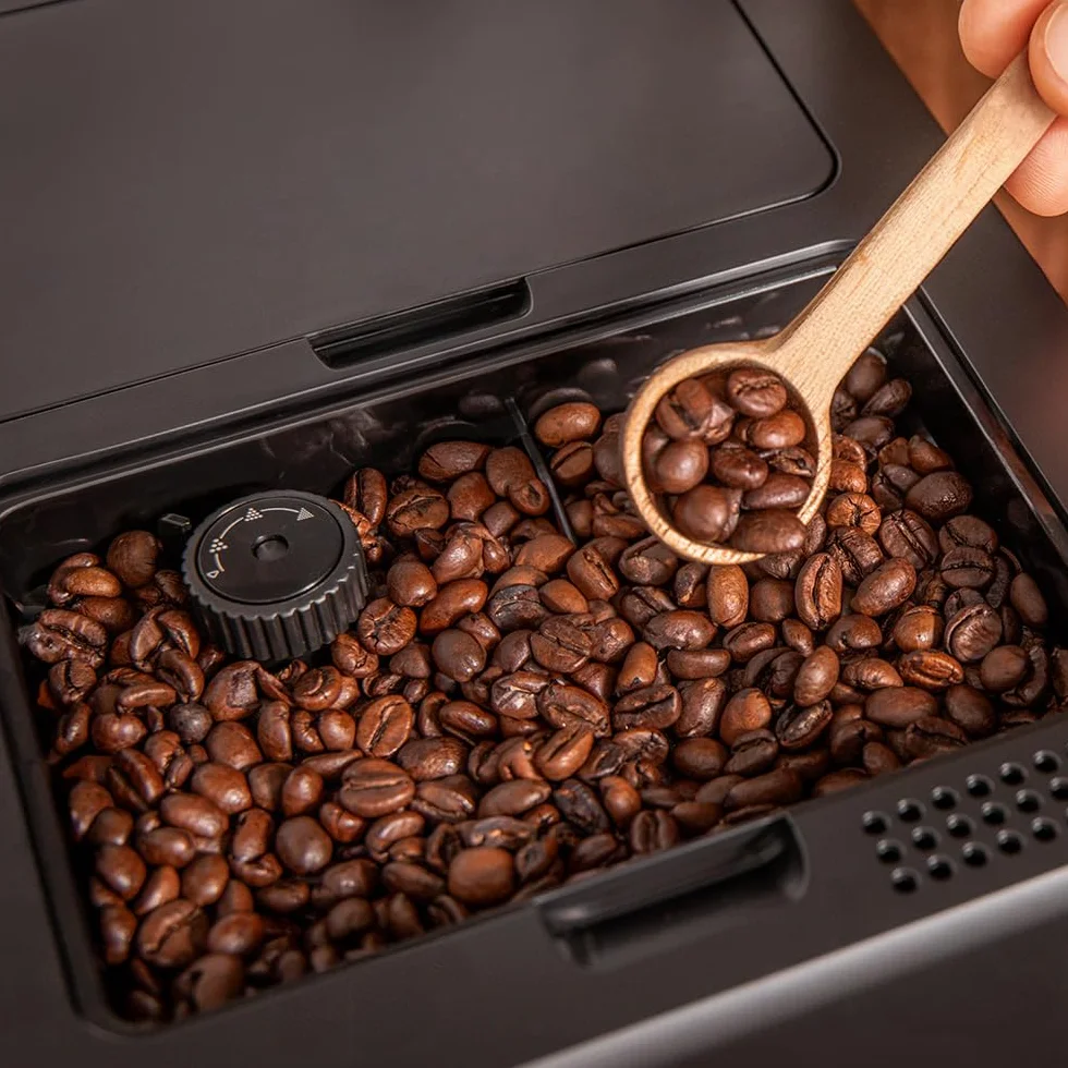 Cecotec Ręczny ekspres do kawy i Cappuccino Cremmaet Compactccino Connected. 30 odmian, zbiornik na mleko 400 ml, zbiornik na wodę 1,1 l, ekran TFT, Wi-Fi, pompa 19 bar, termoblok