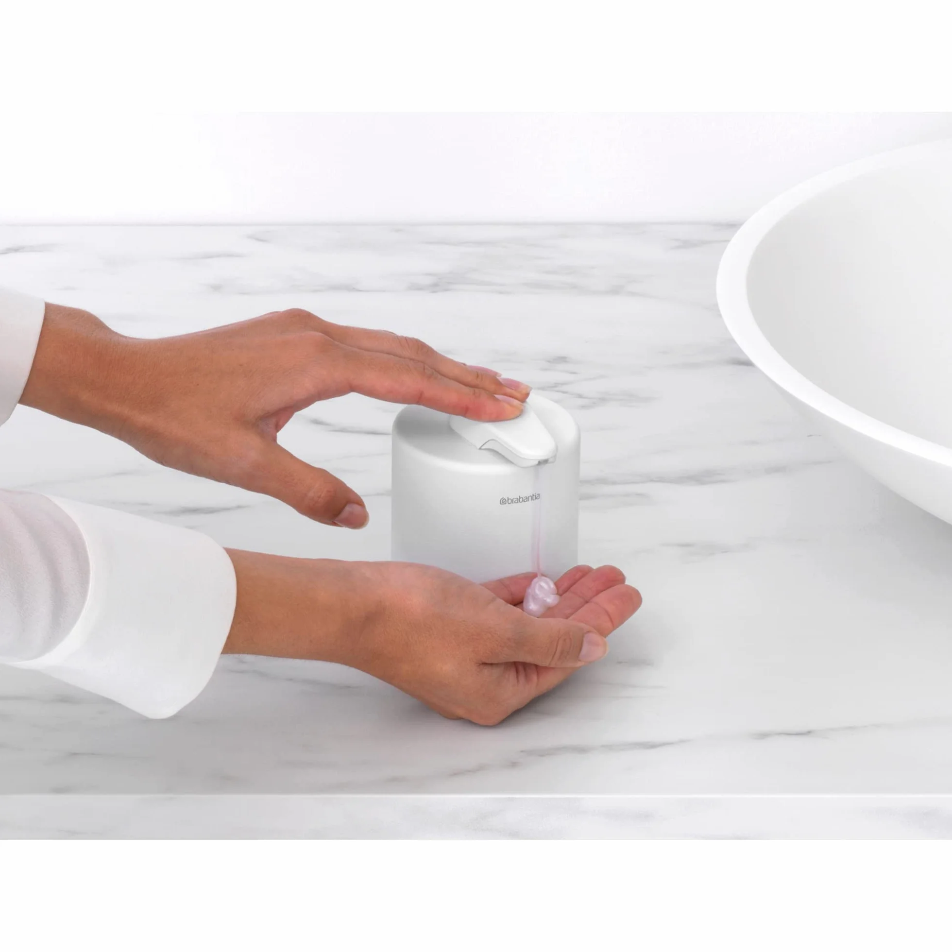 Brabantia - Mindset Dozownik Mydła - Niekapiący Mechanizm Pompki - Łatwy do Uzupełnienia - Wykonany z Odpornego na Korozję Metalu i Szkła - Stylowy Dodatek do Łazienki - Fresh White - 200 ml