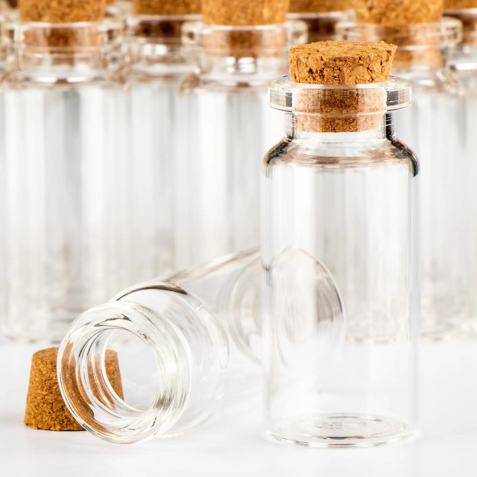 COM-FOUR® 30x sloiczki na przyprawy 10ml z korkiem, zestaw mini szklanych buteleczek, zestaw kieliszków upominkowych, przechowywanie olejków, przypraw, ziól lub herbaty (030 sztuk)