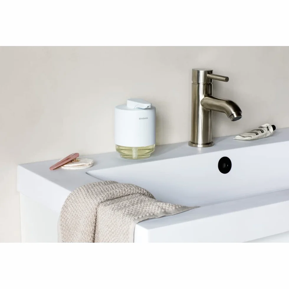 Brabantia - Mindset Dozownik Mydła - Niekapiący Mechanizm Pompki - Łatwy do Uzupełnienia - Wykonany z Odpornego na Korozję Metalu i Szkła - Stylowy Dodatek do Łazienki - Fresh White - 200 ml