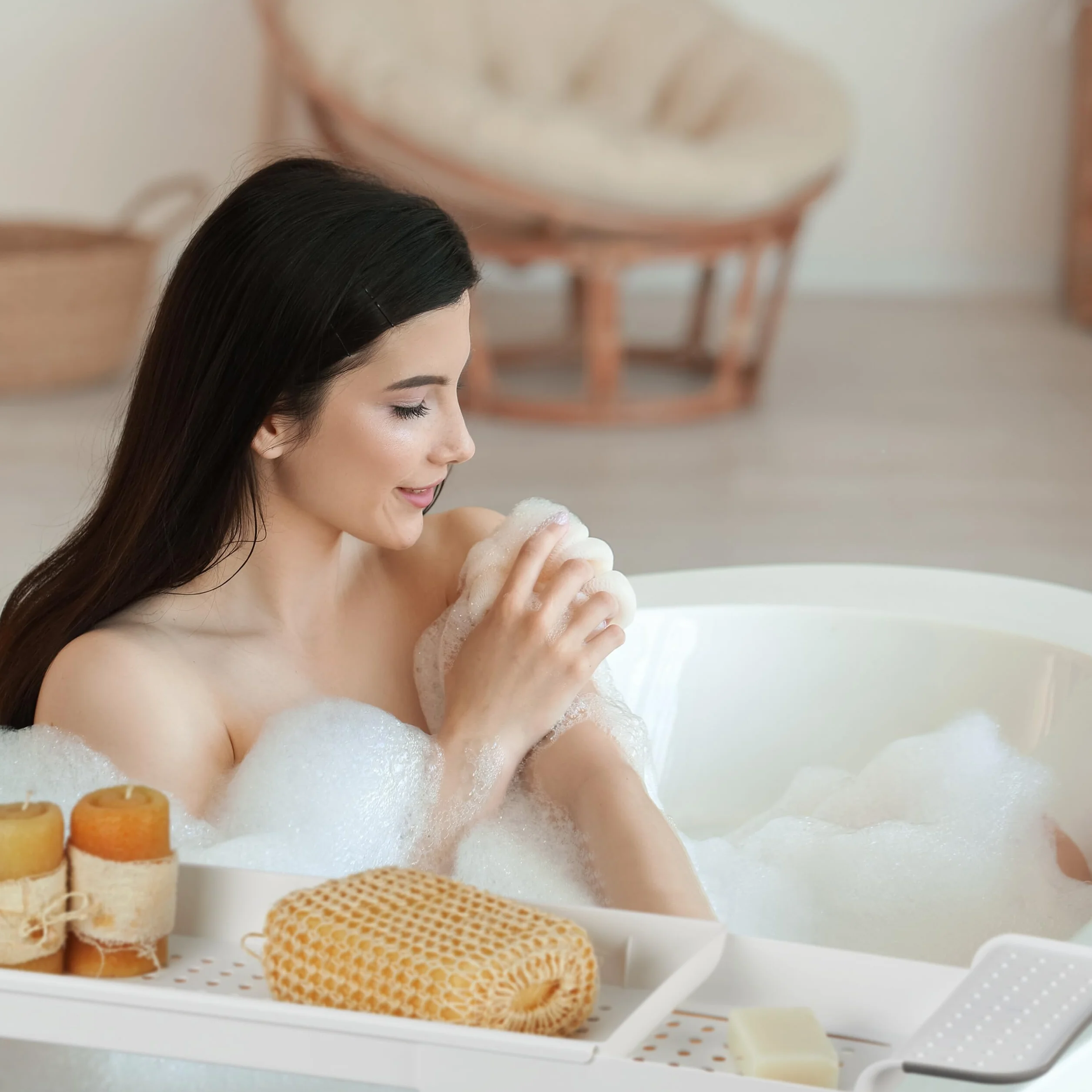 Relaxdays Półka na wannę, wysuwana 55,5-78 cm, tworzywo sztuczne, otwory odpływowe, antypoślizgowa, biała