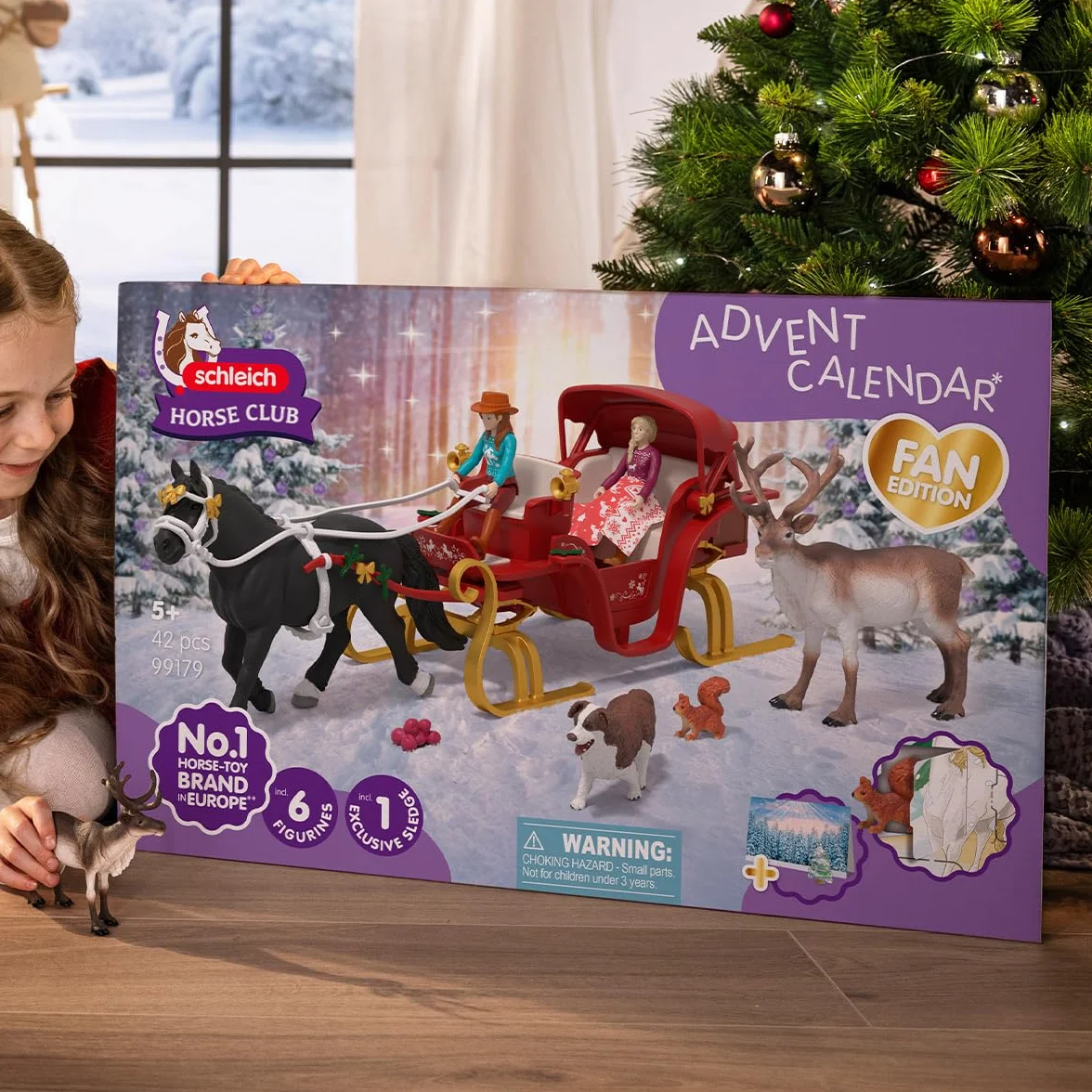schleich HORSE CLUB | Duży kalendarz adwentowy 2025 – Świąteczna przejażdżka saniami 99179 | z Hanną, Sofią, saniami, reniferem i akcesoriami | pomysł na prezent z końmi od 5 lat | 31 elementów