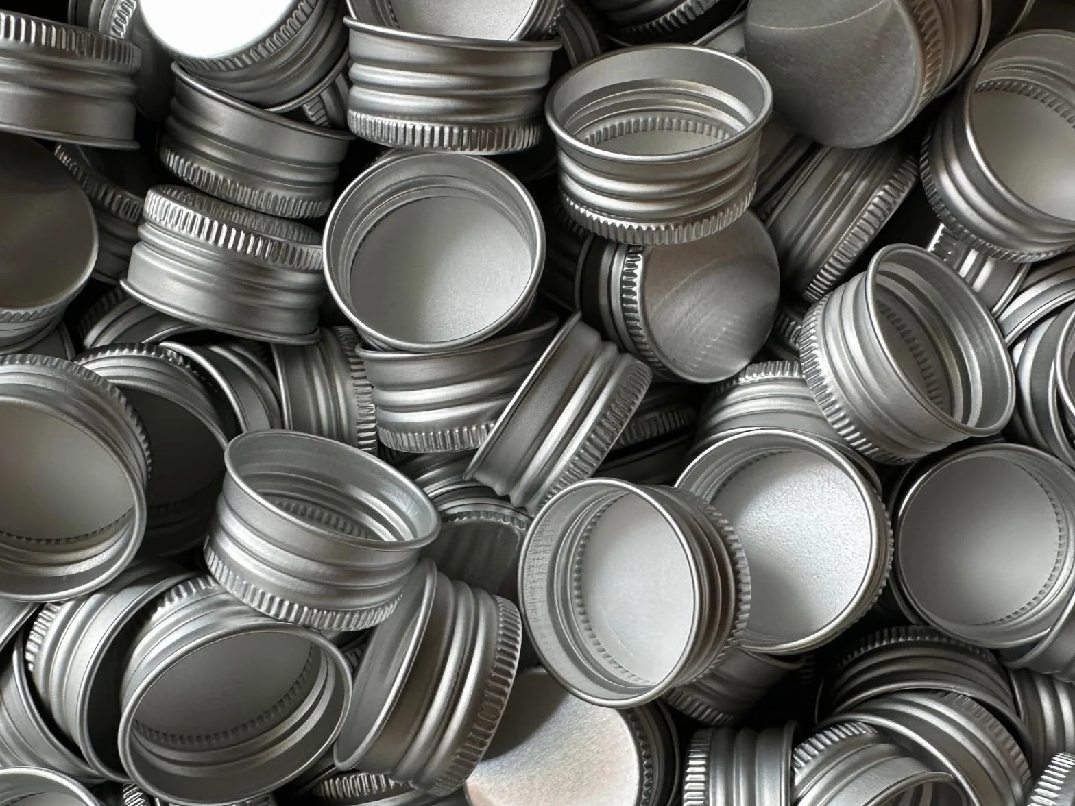 10, 15, 25, 50 lub 100 zapasowych zakrętek PP28 z walcowaną krawędzią, aluminiowe nakrętki do butelek, plastikowe szkło, opakowanie 10 sztuk