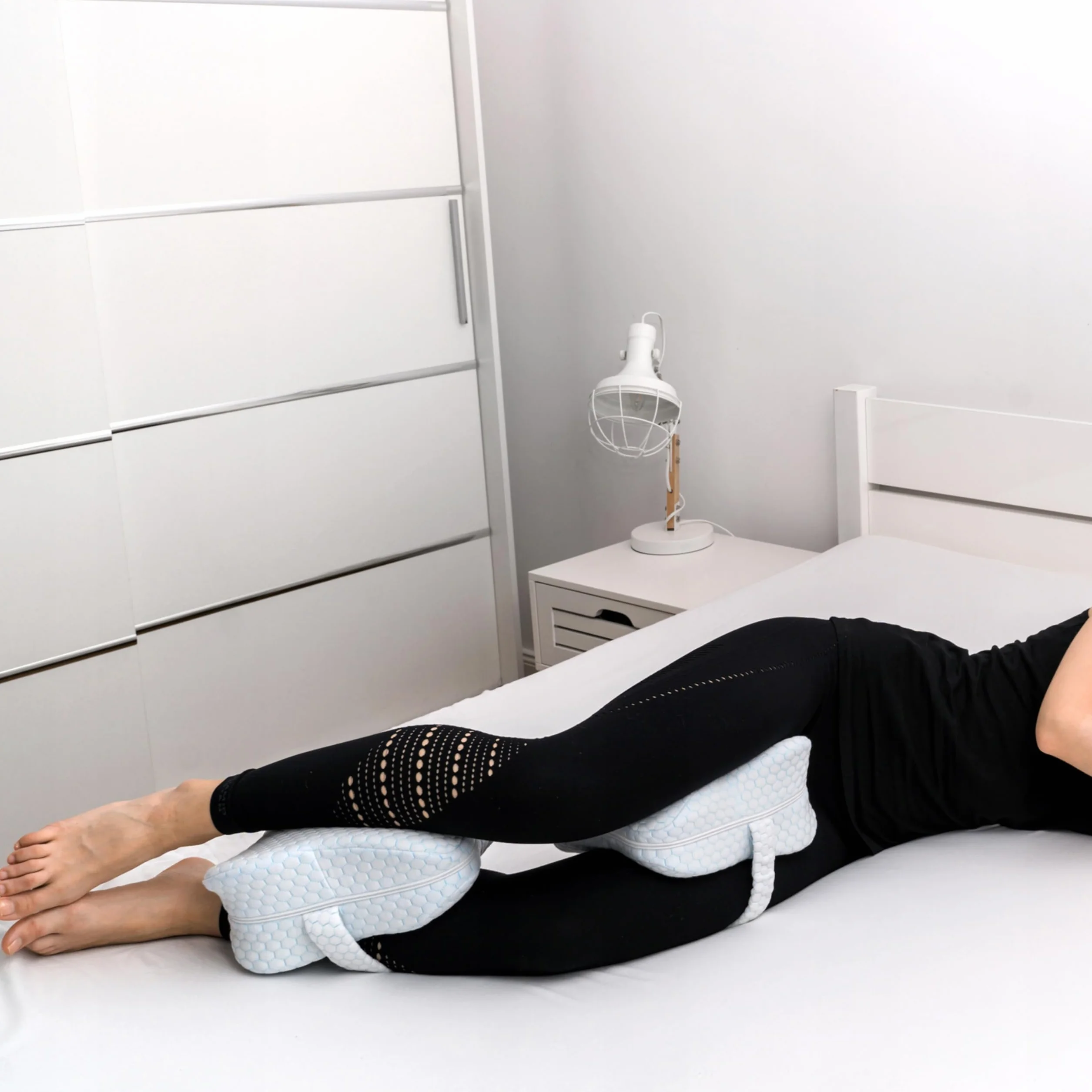 Retoo Poduszka na kolana Poduszka z pianki z pamięcią kształtu Ergonomiczna ortopedyczna poduszka do spania na boku dla osób śpiących na plecach i brzuchu Poduszka do spokojnego snu