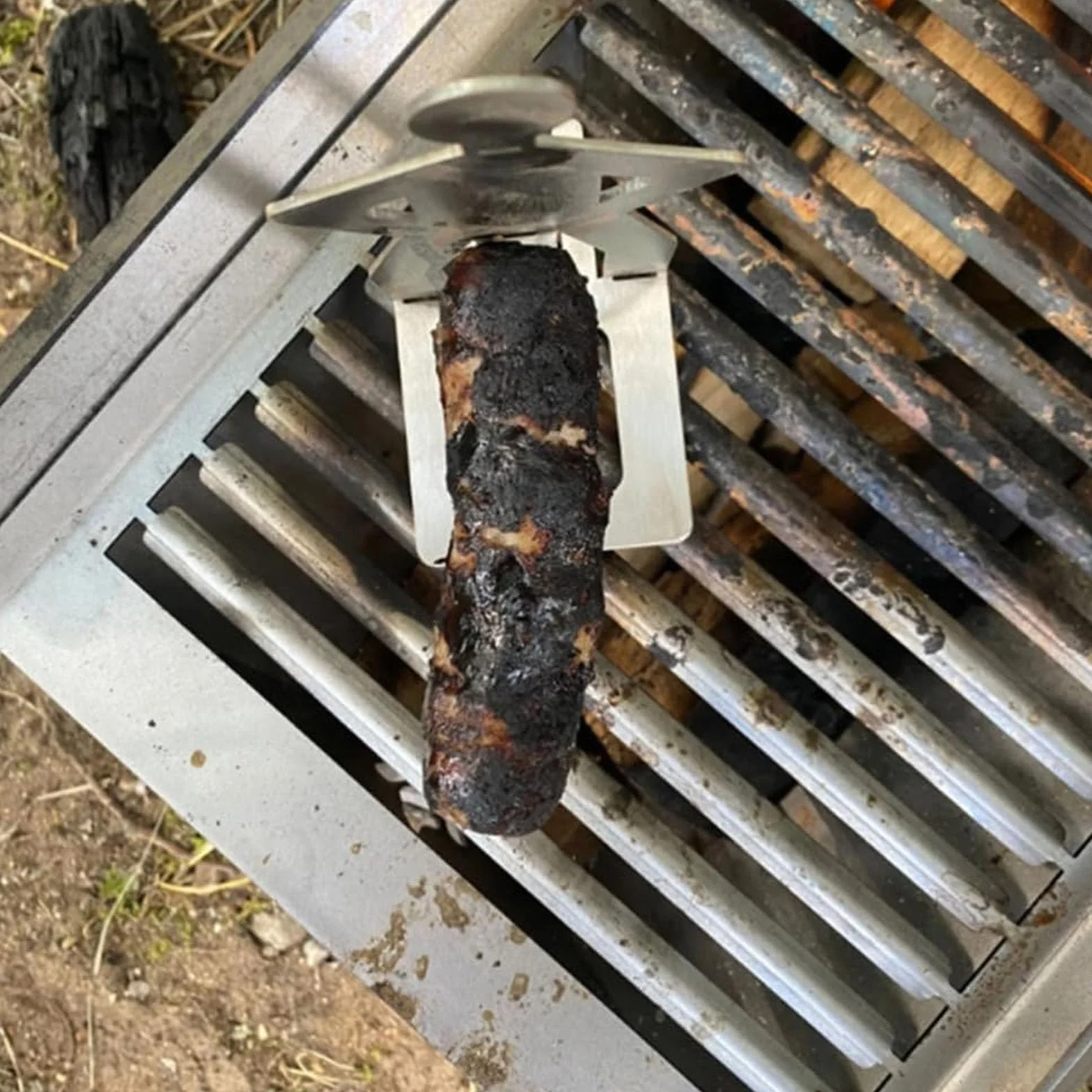 GWAWG Uchwyt na kiełbasę ze stali nierdzewnej, kreatywny stojący stojak na kiełbasę, przenośny stojak do pieczenia hot dogów, metalowe narzędzia do grillowania kiełbas, na zewnątrz, kemping, akcesoria