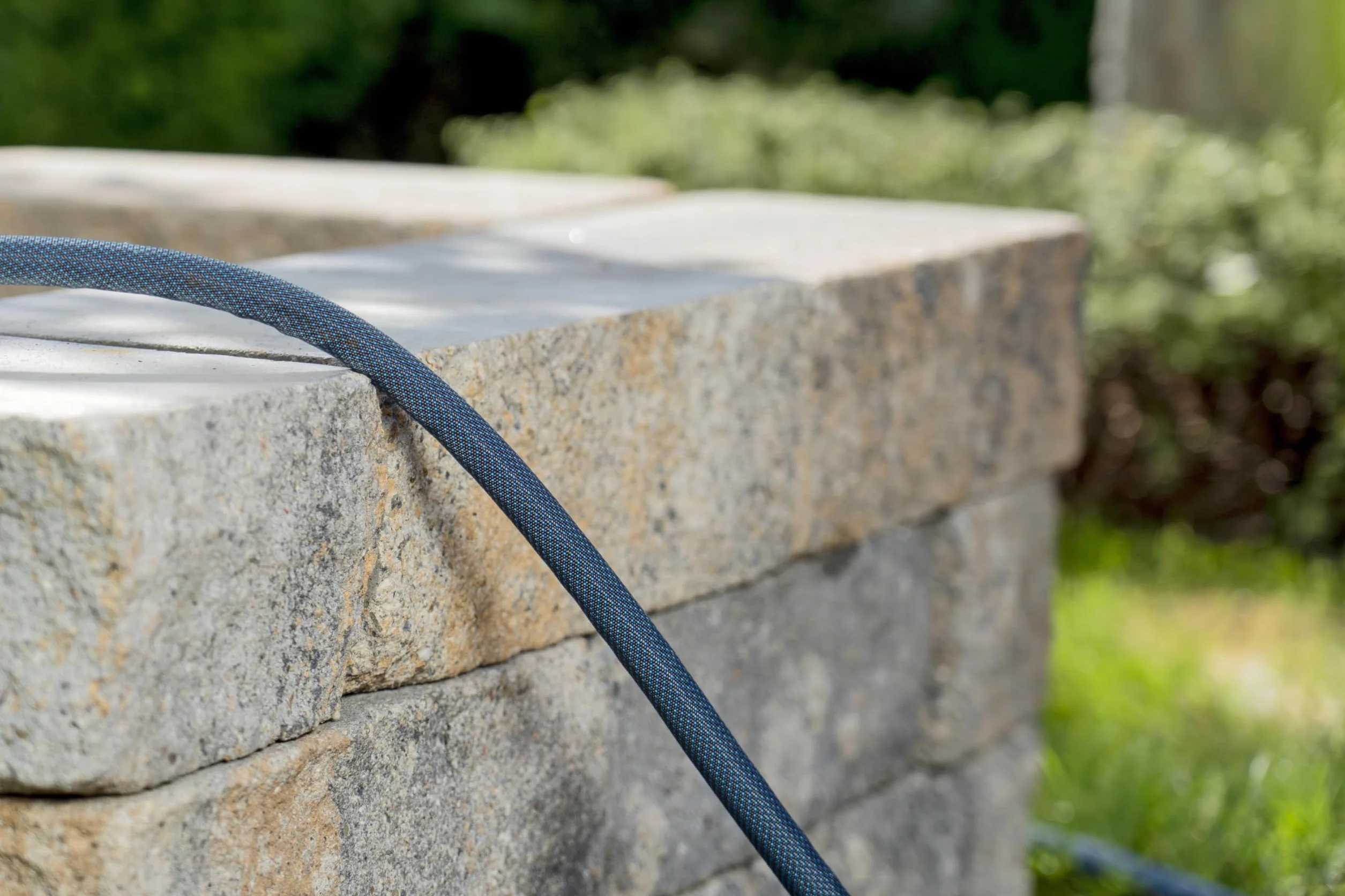 Gardena Liano Xtreme, 1/2 cala, zestaw 25 m: Wytrzymały wąż ogrodowy z materiału, do wew. kurków do wody, z wężem wewnętrznym PVC, niewielki ciężar, odporność na czynniki atmosferyczne (18475-20)