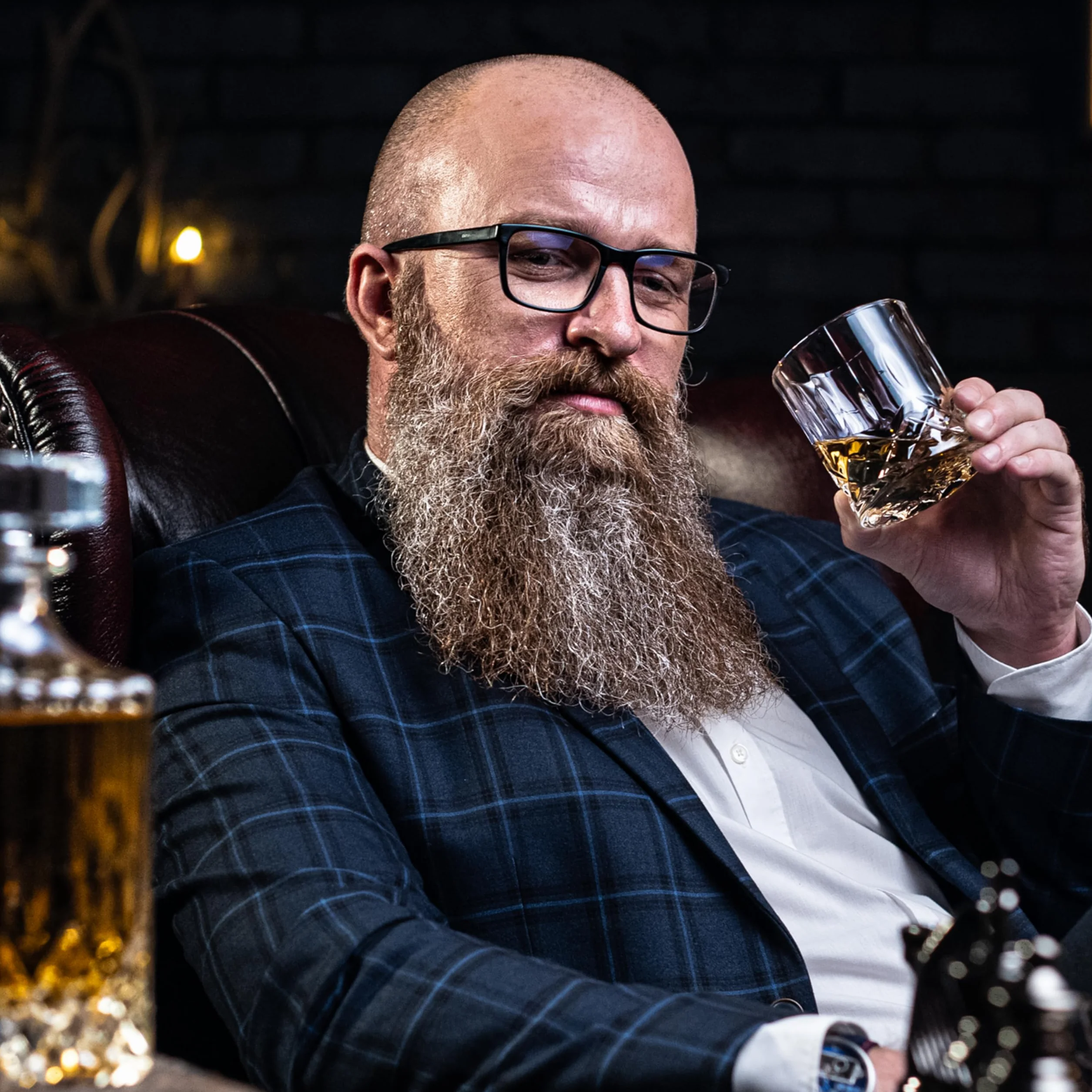 WHISISKEY Zestaw Szklanki do Whisky - Zestaw Prezentowy Whisky - Szklanek do Whiskey - Prezenty dla Mężczyzn - Pudełko Prezentowe, 4 Szklanki na Whisky 310ML, 8 Kamienie do Whisky, Akcesoria
