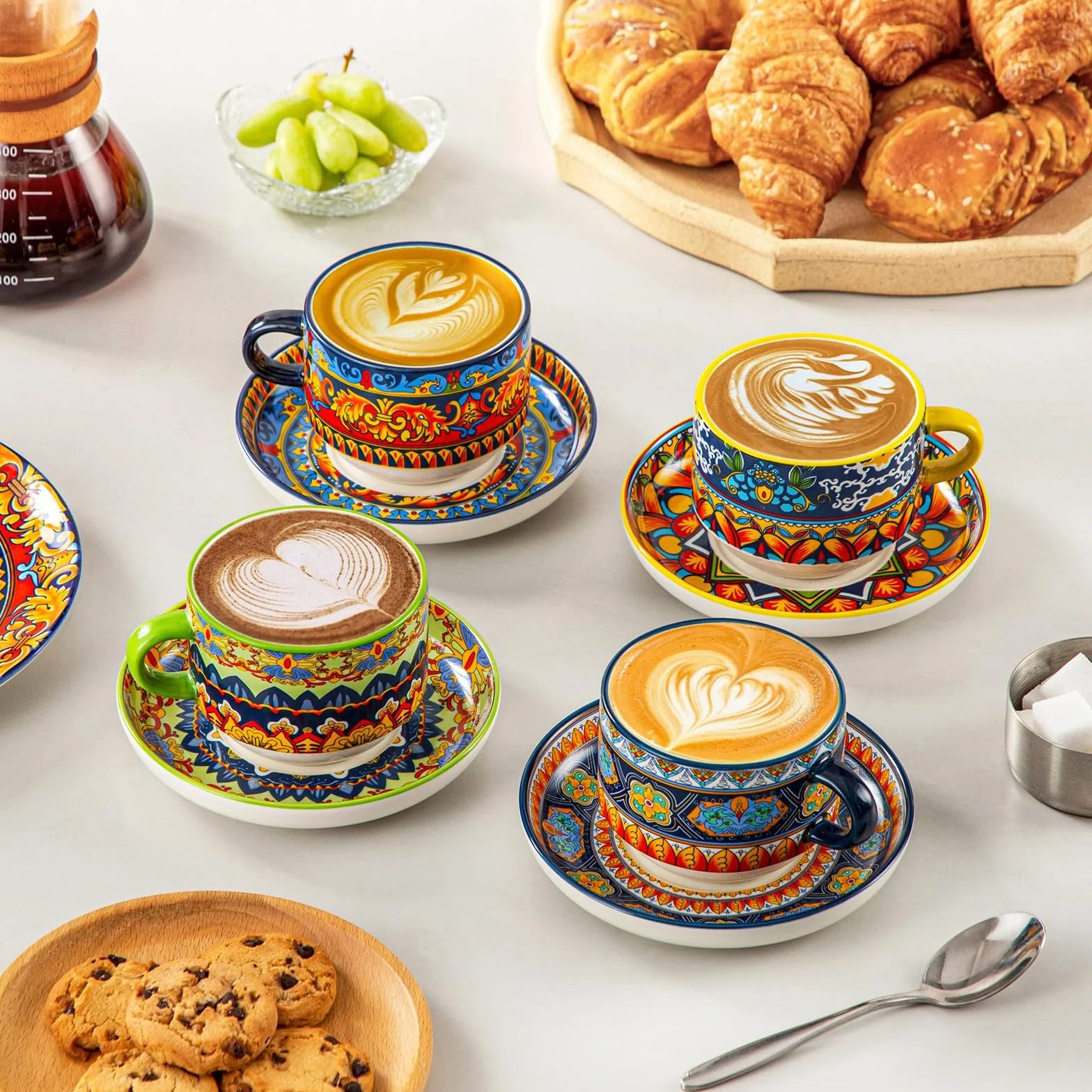 vancasso Zestaw 4 filiżanek do kawy, 270 ml, filiżanki ze spodkami i metalowym stojakiem, układane, grubościenna porcelana, zmywalne w zmywarce – seria KRVI, idealne do latte, cappuccino i herbaty