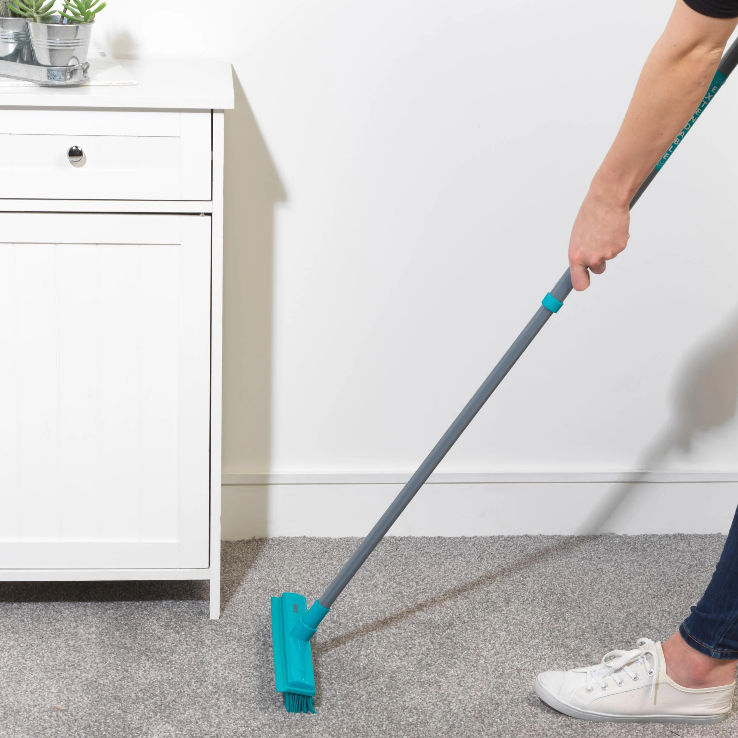 Beldray LA024350TQ Pet Plus+ 2 In 1 Lift & Trap Dual Rubber Head Brush with Squeegee Edge, Ideal for Hard Floors, Windows, Pet Hair & Dust, Non-Scratch, Outdoor/Indoor Bro