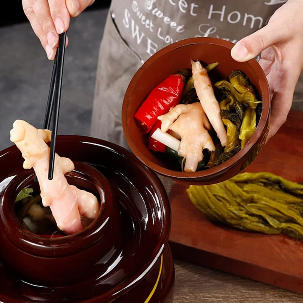 Ceramiczny słoik na marynaty z pokrywkami, duży tradycyjny chiński porcelanowy słoik do marynowania, ceramiczny garnek fermentacyjny z uszczelką wodną pokrywką śluzy powietrznej, garnek z kapustą